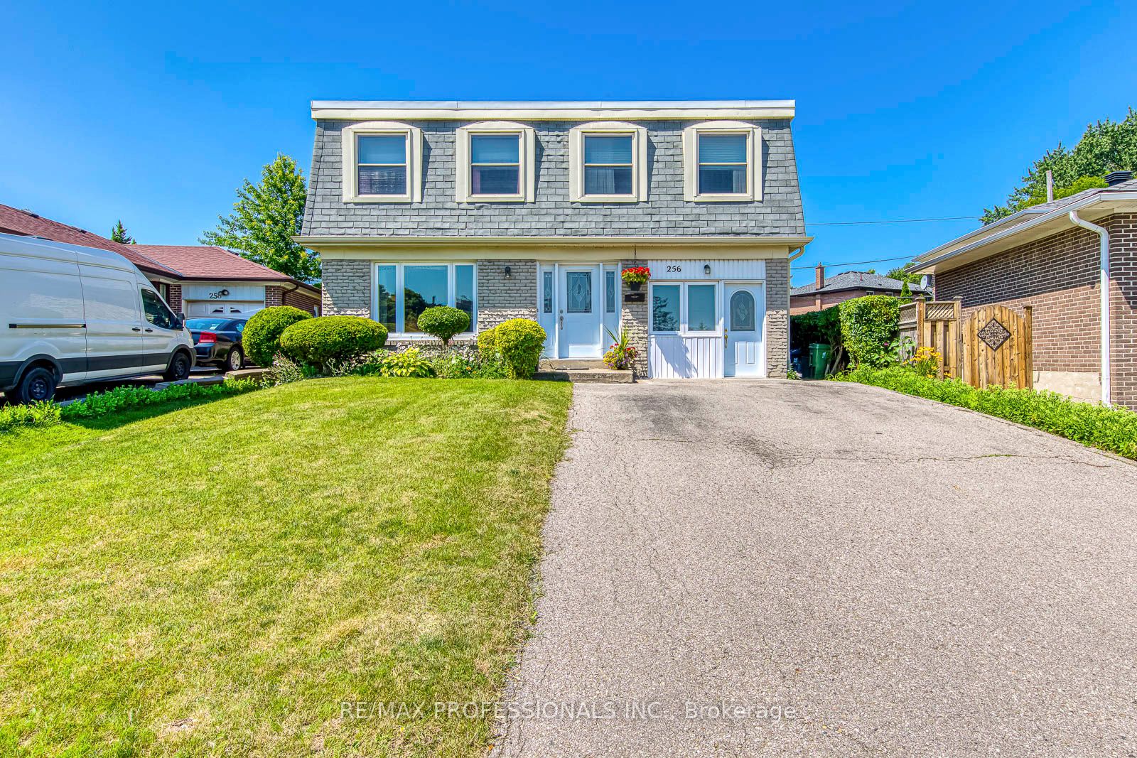 256 Wellesworth Drive, Toronto, ON M9C 4S6 photo 3