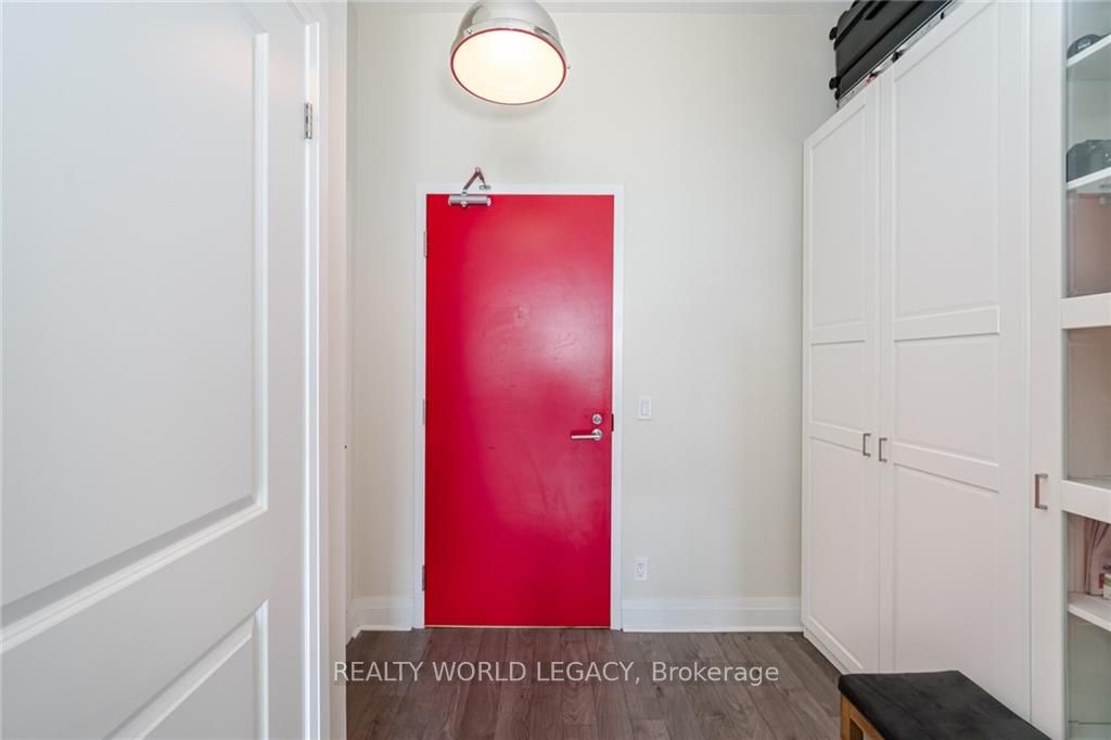 17 Zorra Street 2407, Toronto, ON M8Z 4Z6 photo 2