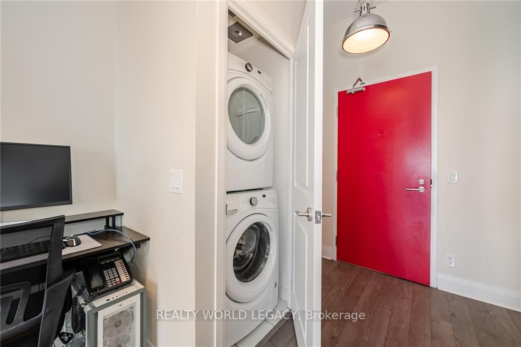 17 Zorra Street 2407, Toronto, ON M8Z 4Z6 photo 3