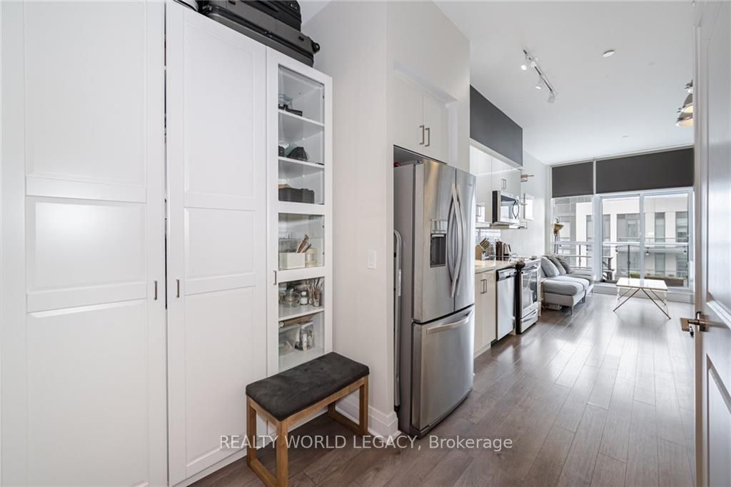 17 Zorra Street 2407, Toronto, ON M8Z 4Z6 photo 4