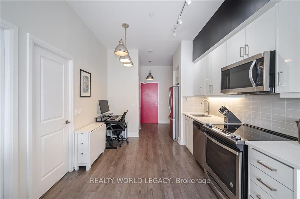 17 Zorra Street 2407, Toronto, ON M8Z 4Z6 photo 5