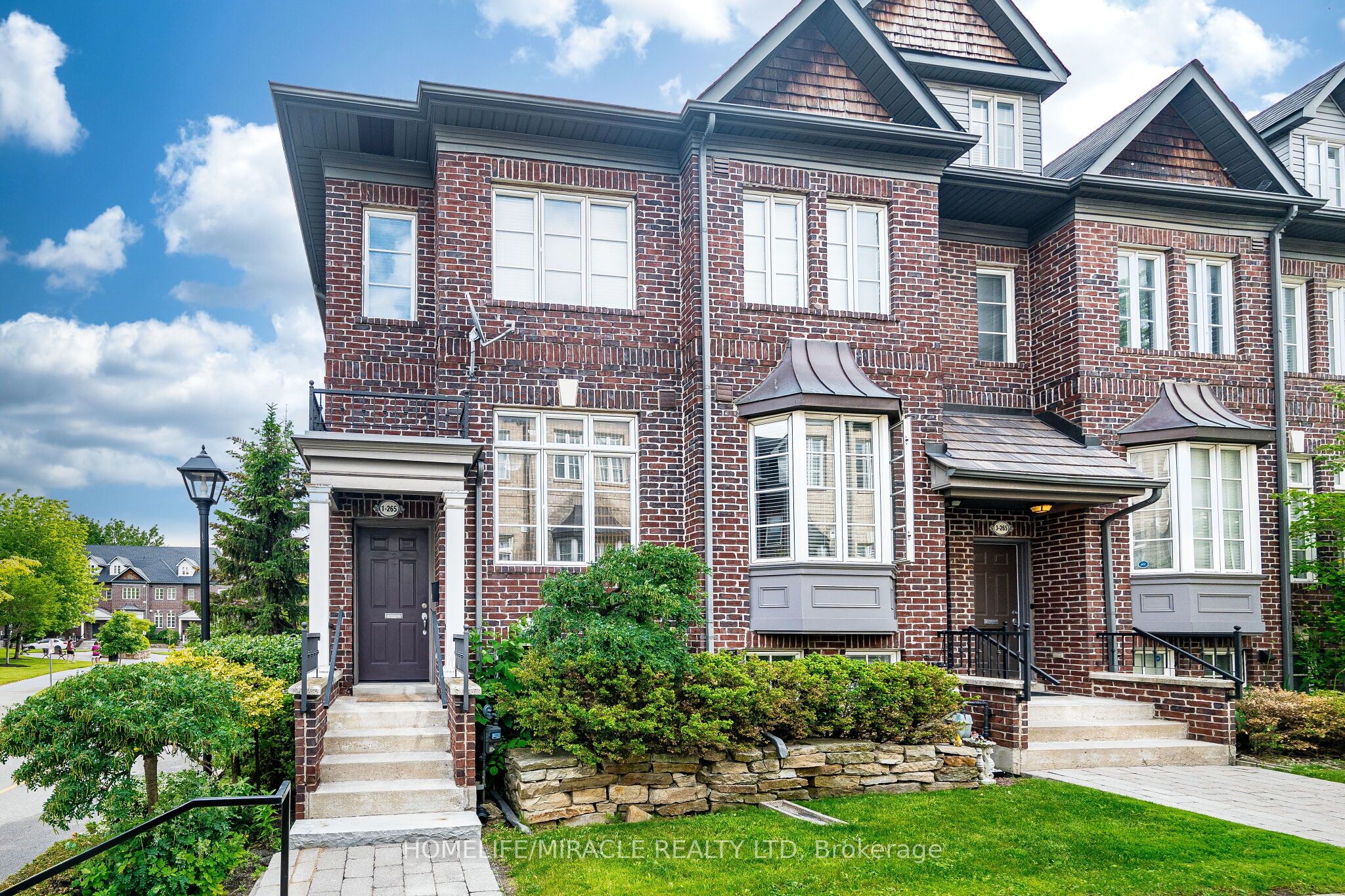 265 Van Dusen Boulevard 1, Toronto, ON M8Z 3J2