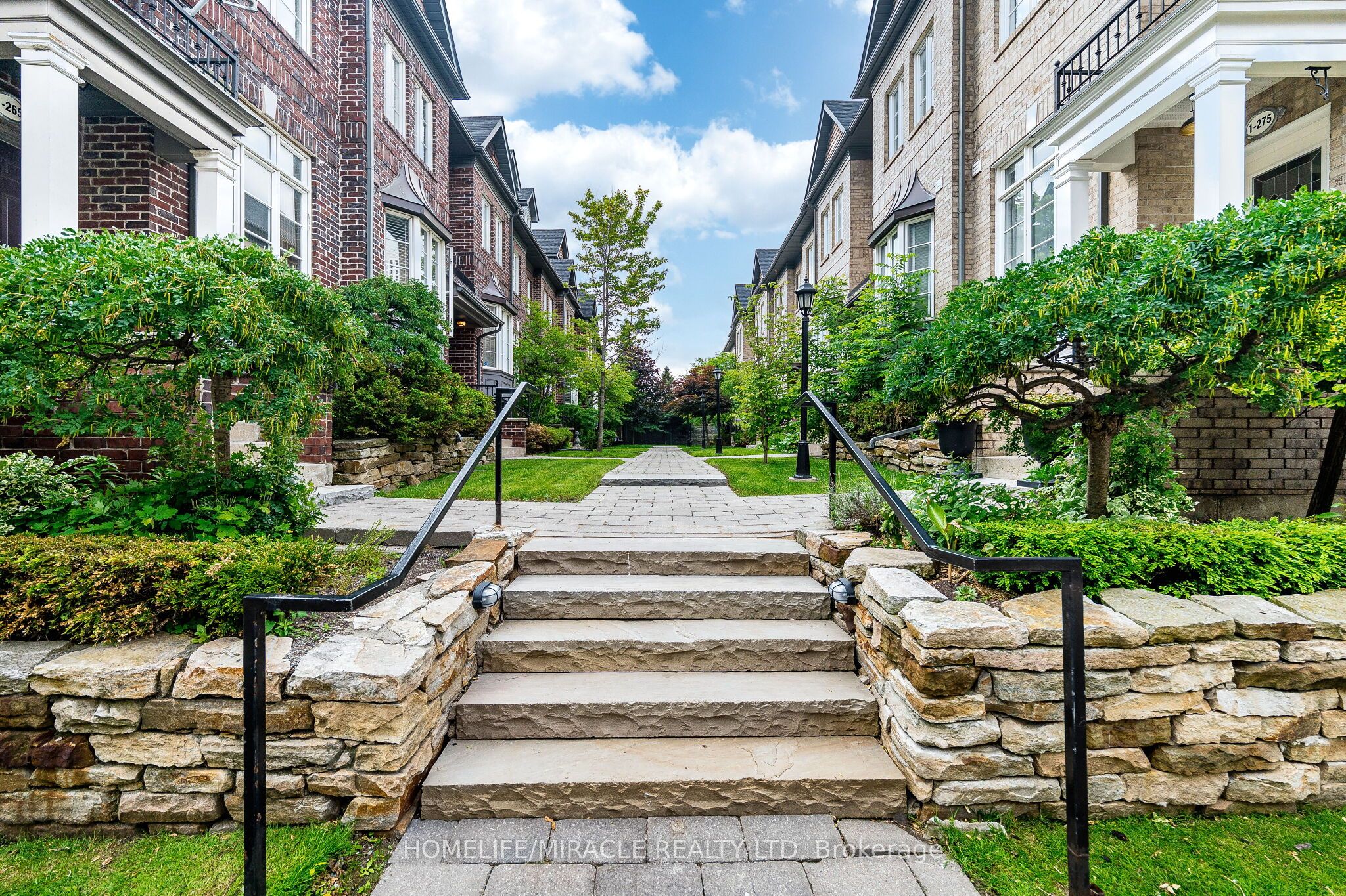 265 Van Dusen Boulevard 1, Toronto, ON M8Z 3J2 photo 2