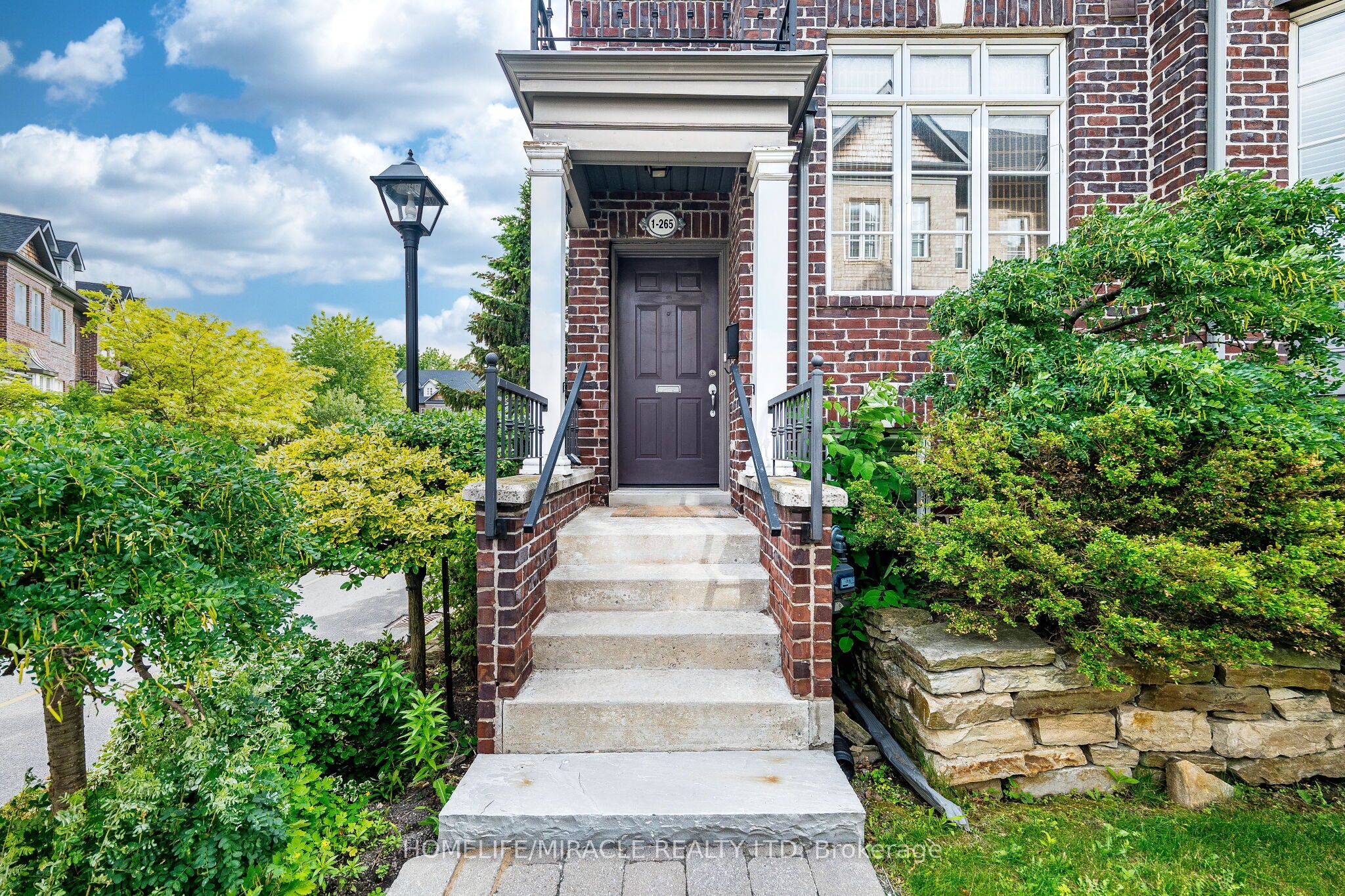 265 Van Dusen Boulevard 1, Toronto, ON M8Z 3J2 photo 3