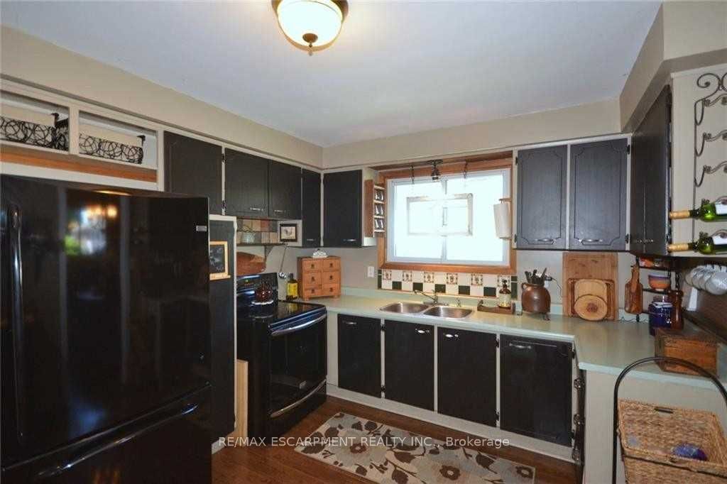 1298 Rosemary Crescent, Burlington, ON L7P 2P4 photo 3