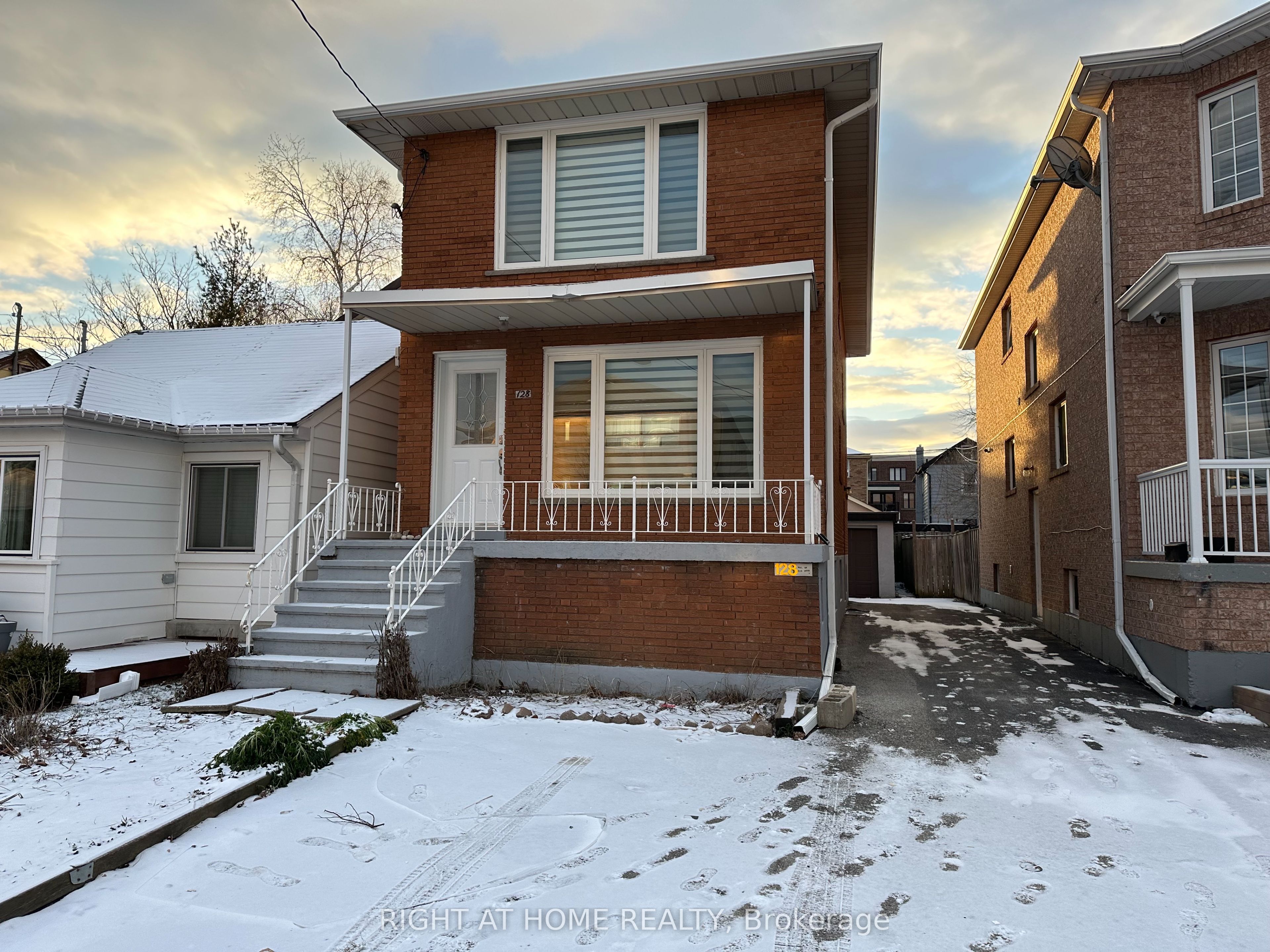 128 Twenty Second Street, Toronto, ON M8V 3M4 photo 3