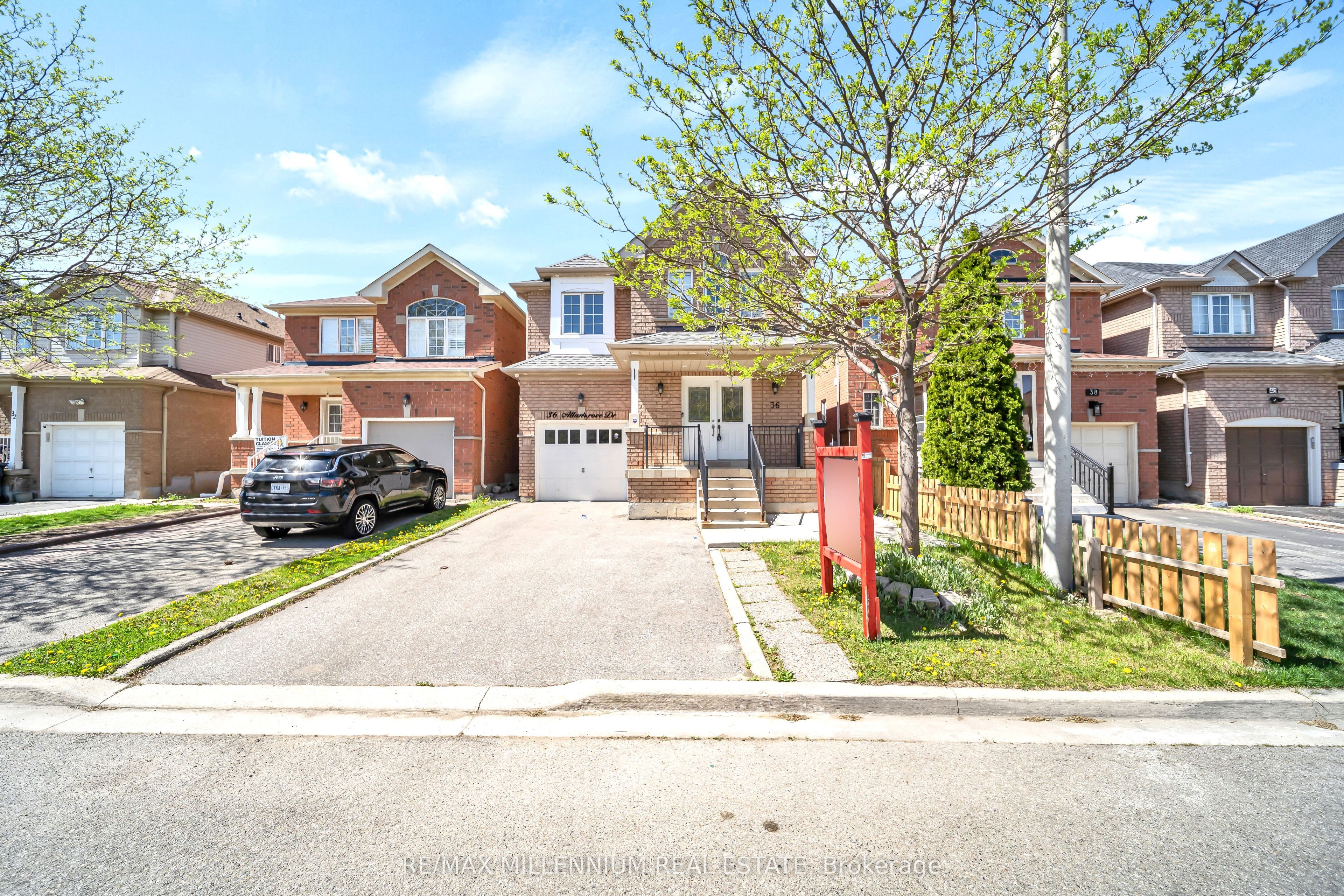 36 Allangrove Drive, Brampton, ON L7A 2M3