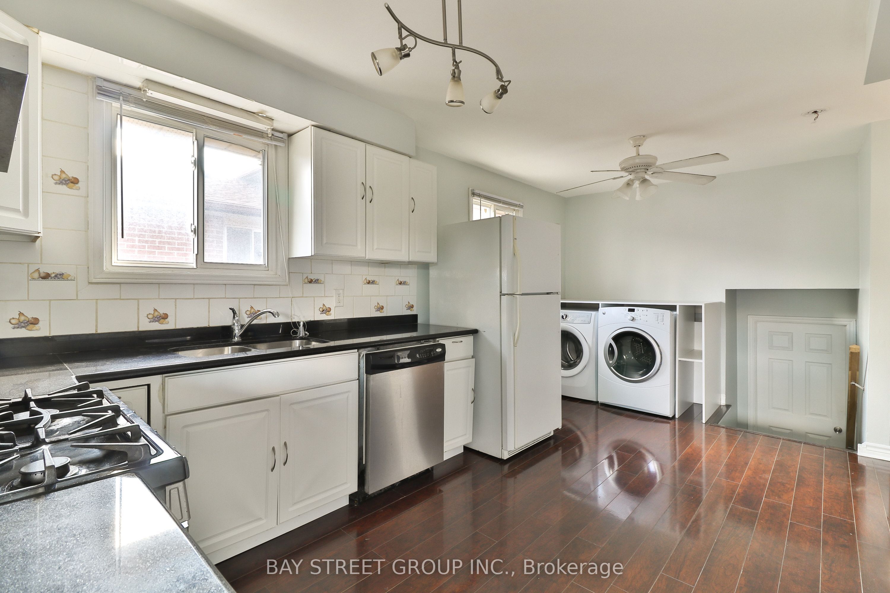 489 Fergo Avenue Upper Unit, Mississauga, ON L5B 2J2 photo 5