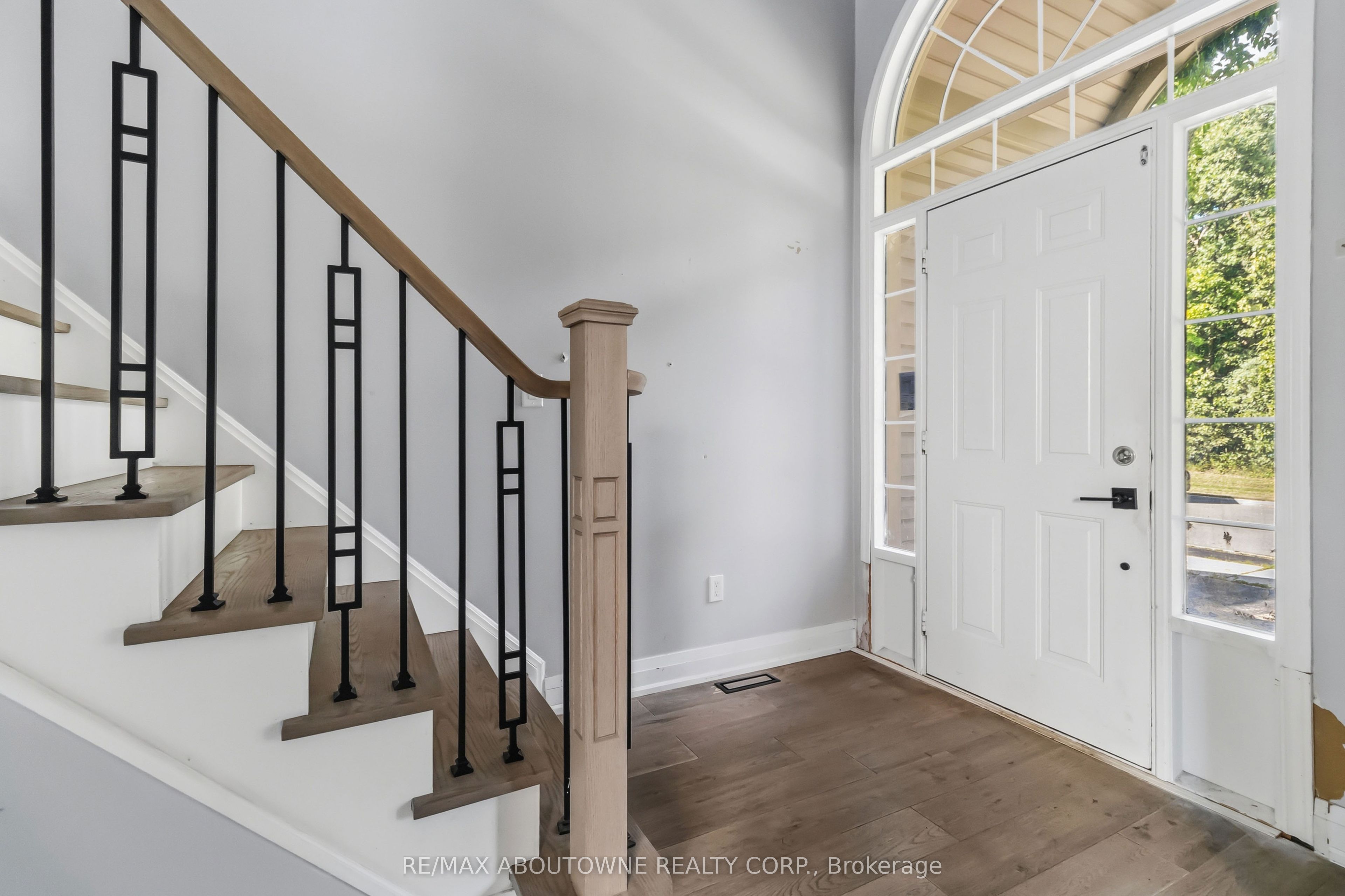 930 Lancaster Boulevard, Milton, ON L9T 6A4 photo 3