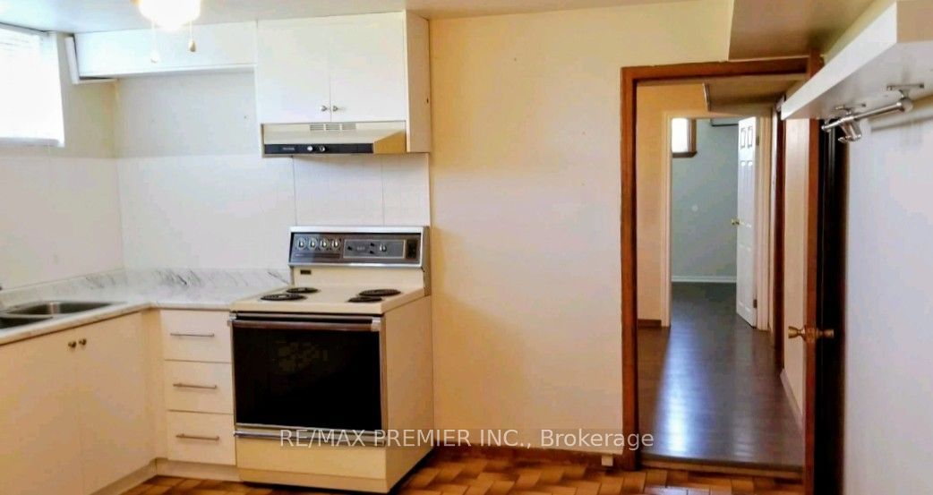 71 Sorlyn Avenue, Toronto, ON M6L 1H7 photo 5