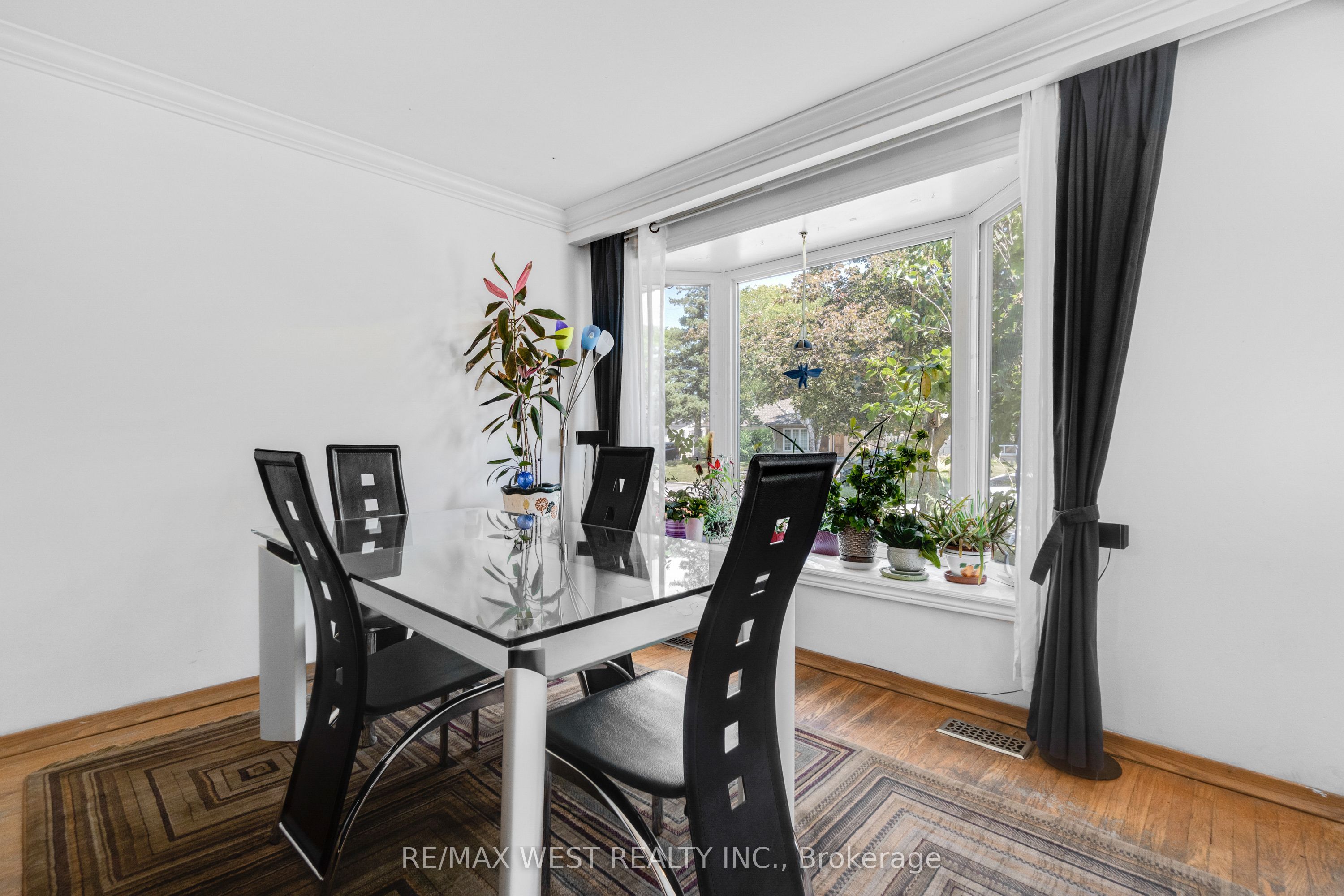 246 Verobeach Boulevard, Toronto, ON M9M 1R6 photo 4