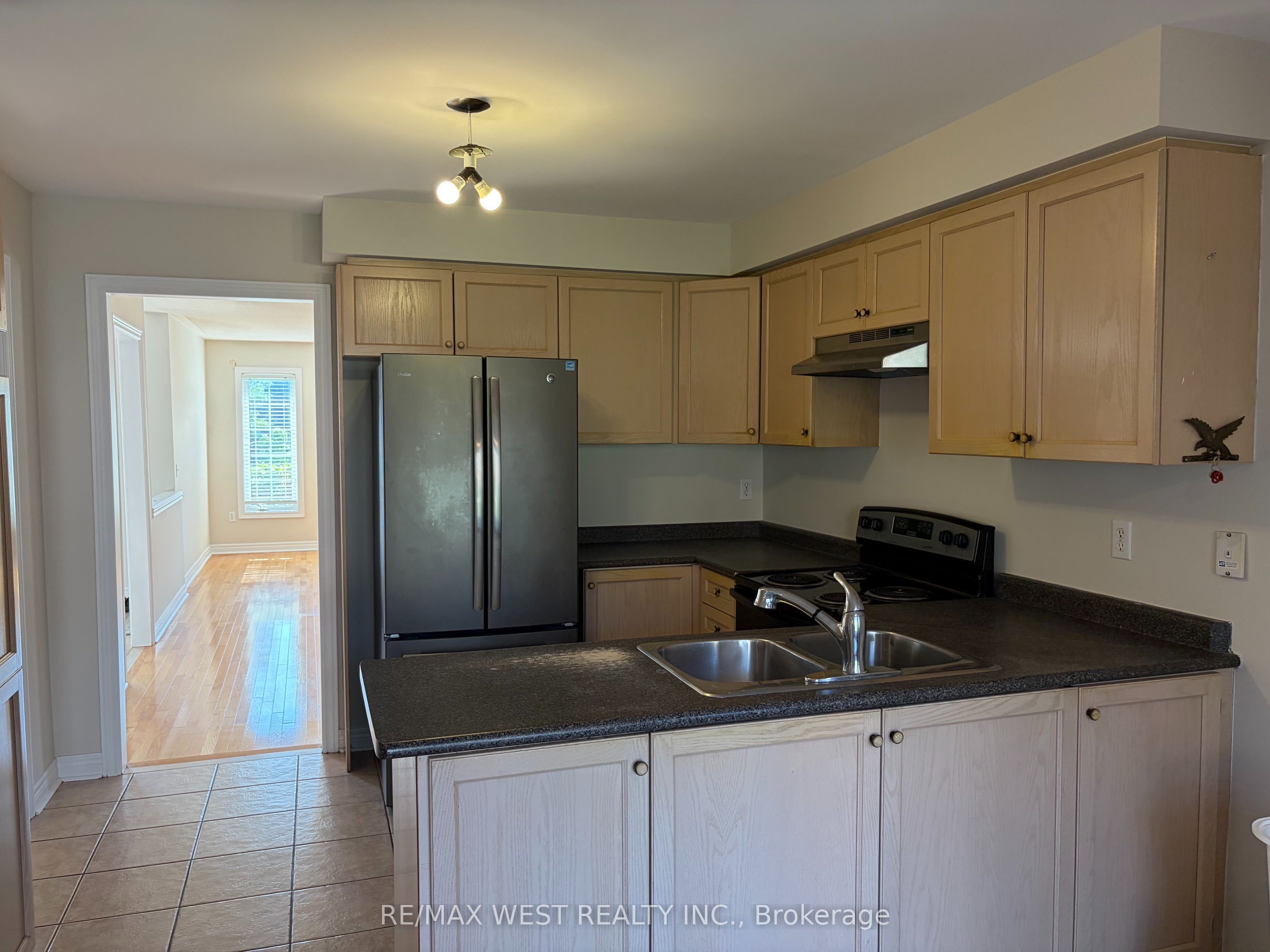 63 Munro Circle, Halton Hills, ON L7G 6A2 photo 2