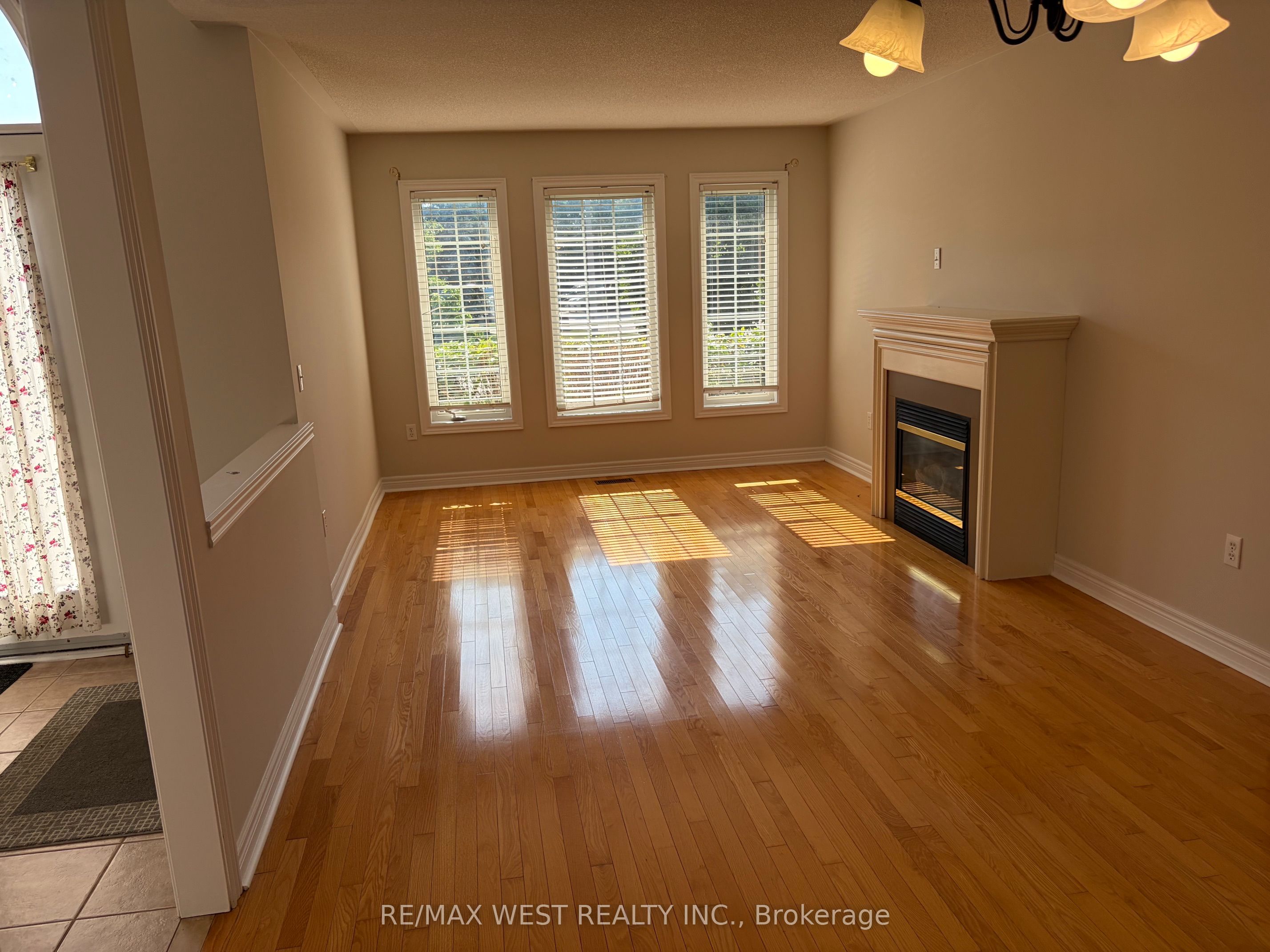 63 Munro Circle, Halton Hills, ON L7G 6A2 photo 3
