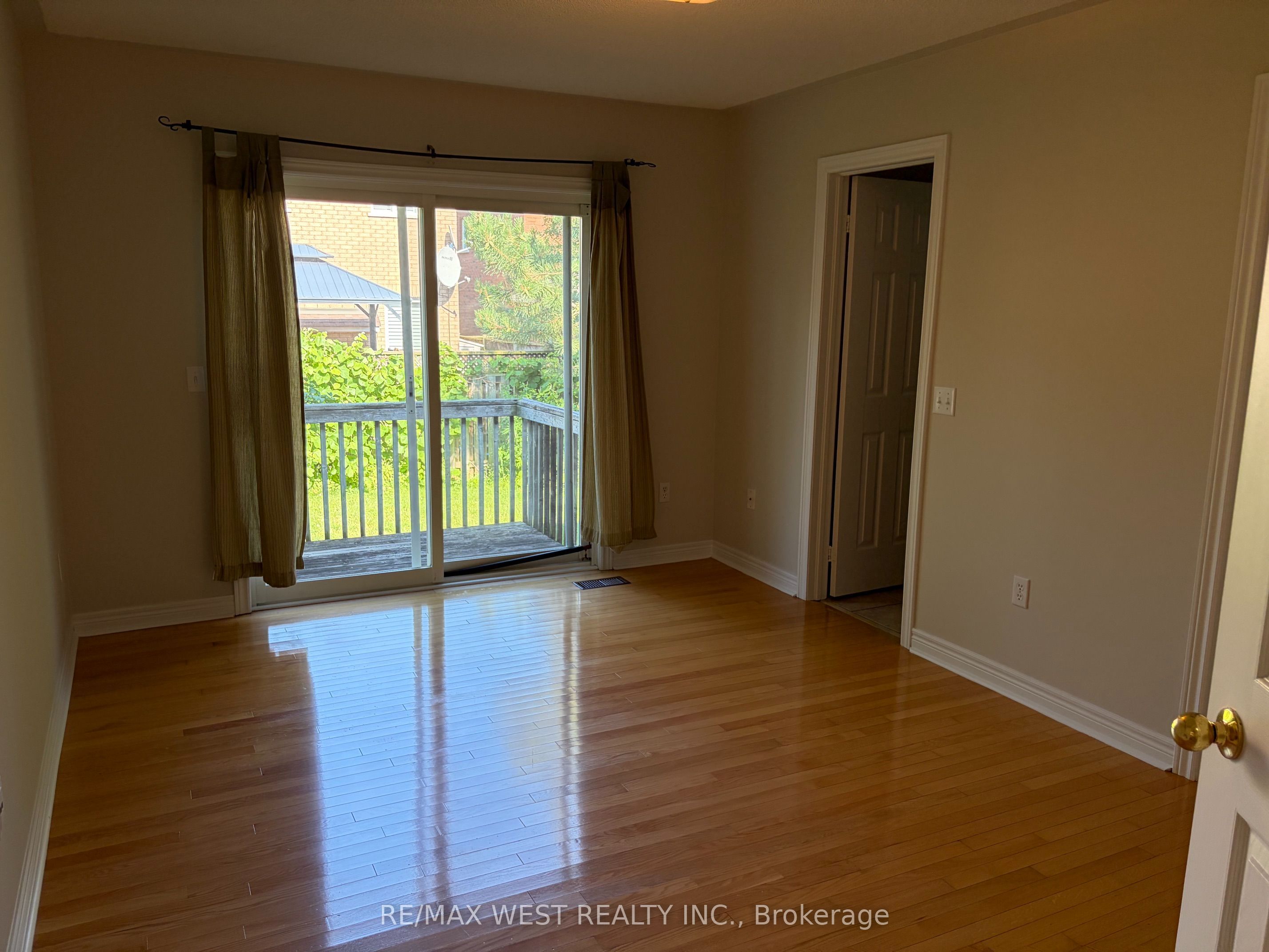 63 Munro Circle, Halton Hills, ON L7G 6A2 photo 4