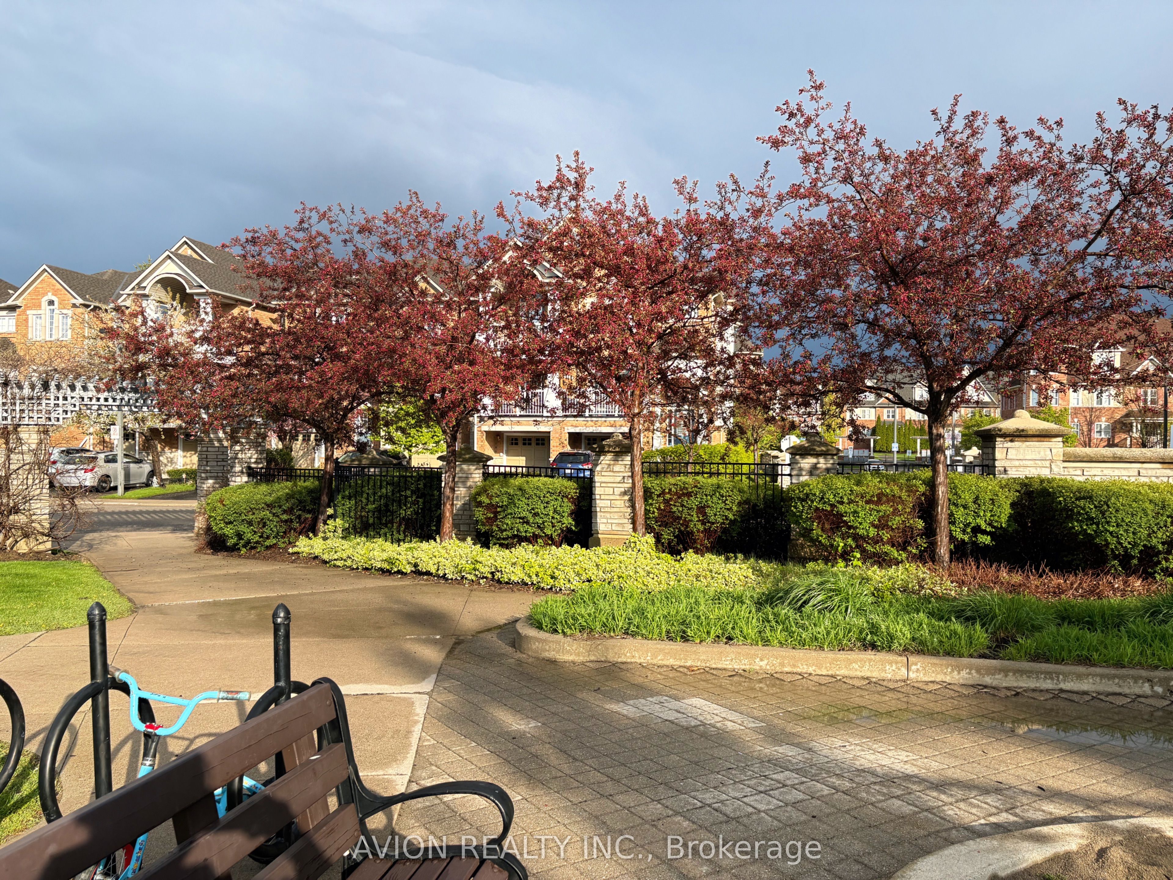 601 Shreline Drive 6, Mississauga, ON L5B 4K6 photo 2