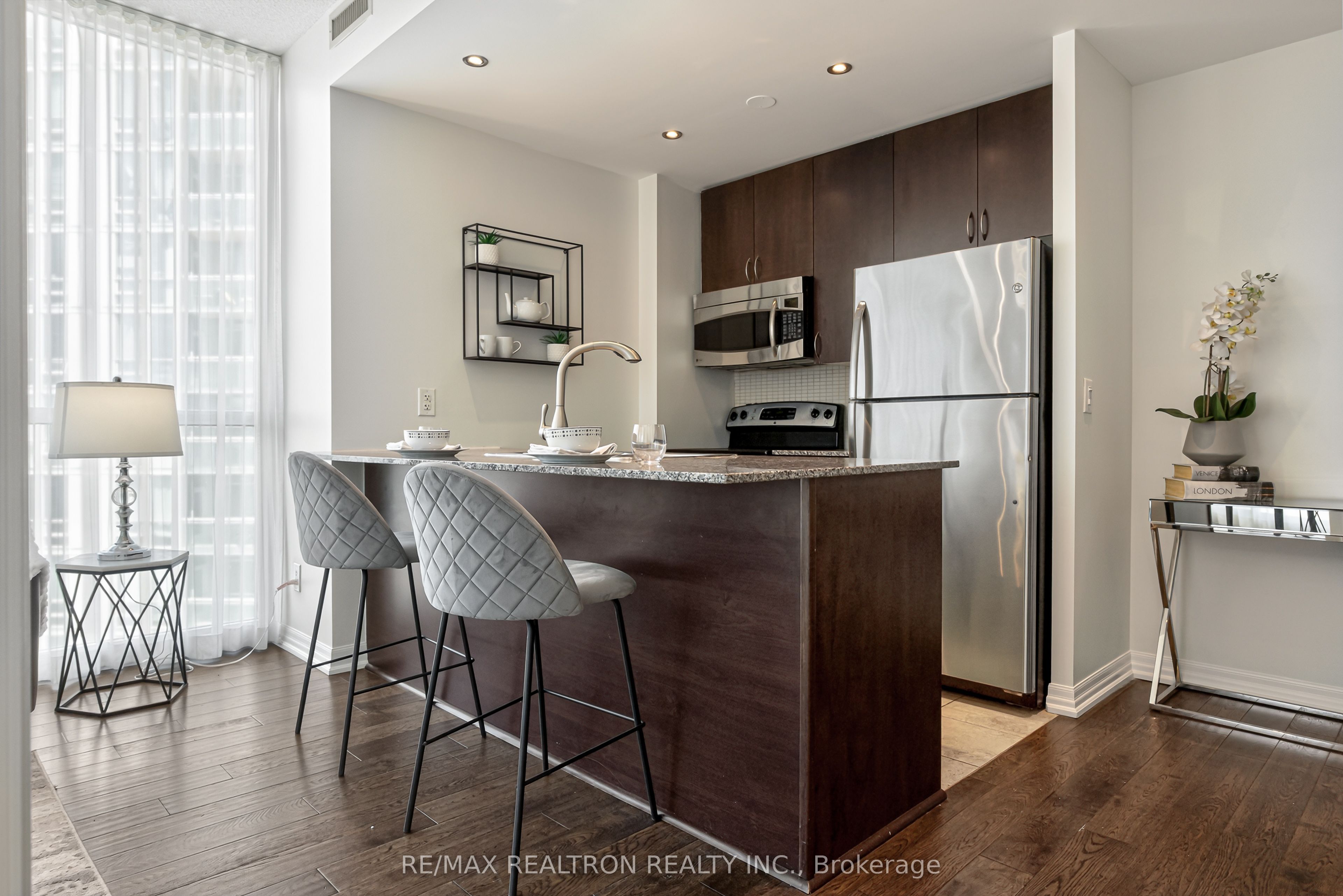 223 Webb Drive 2209, Mississauga, ON L5B 0E8 photo 4