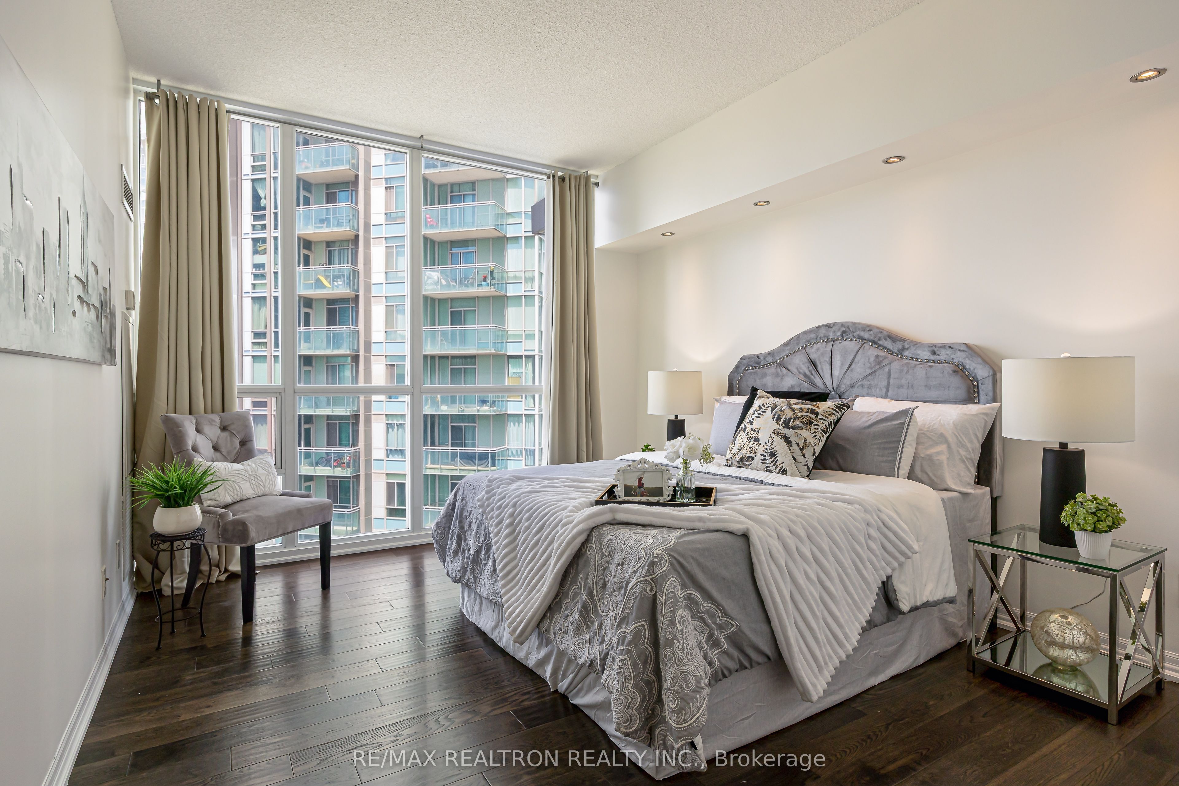 223 Webb Drive 2209, Mississauga, ON L5B 0E8 photo 5
