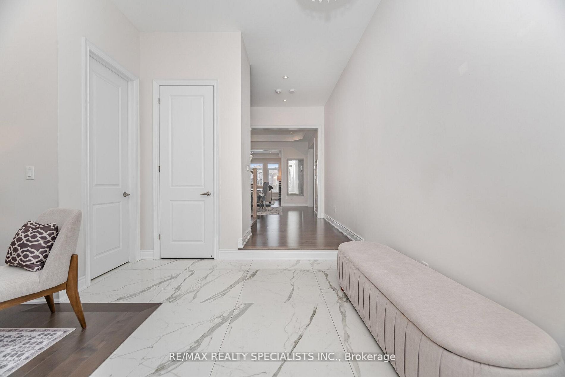 53 Threshingmills Boulevard, Oakville, ON L6H 0V6 photo 4