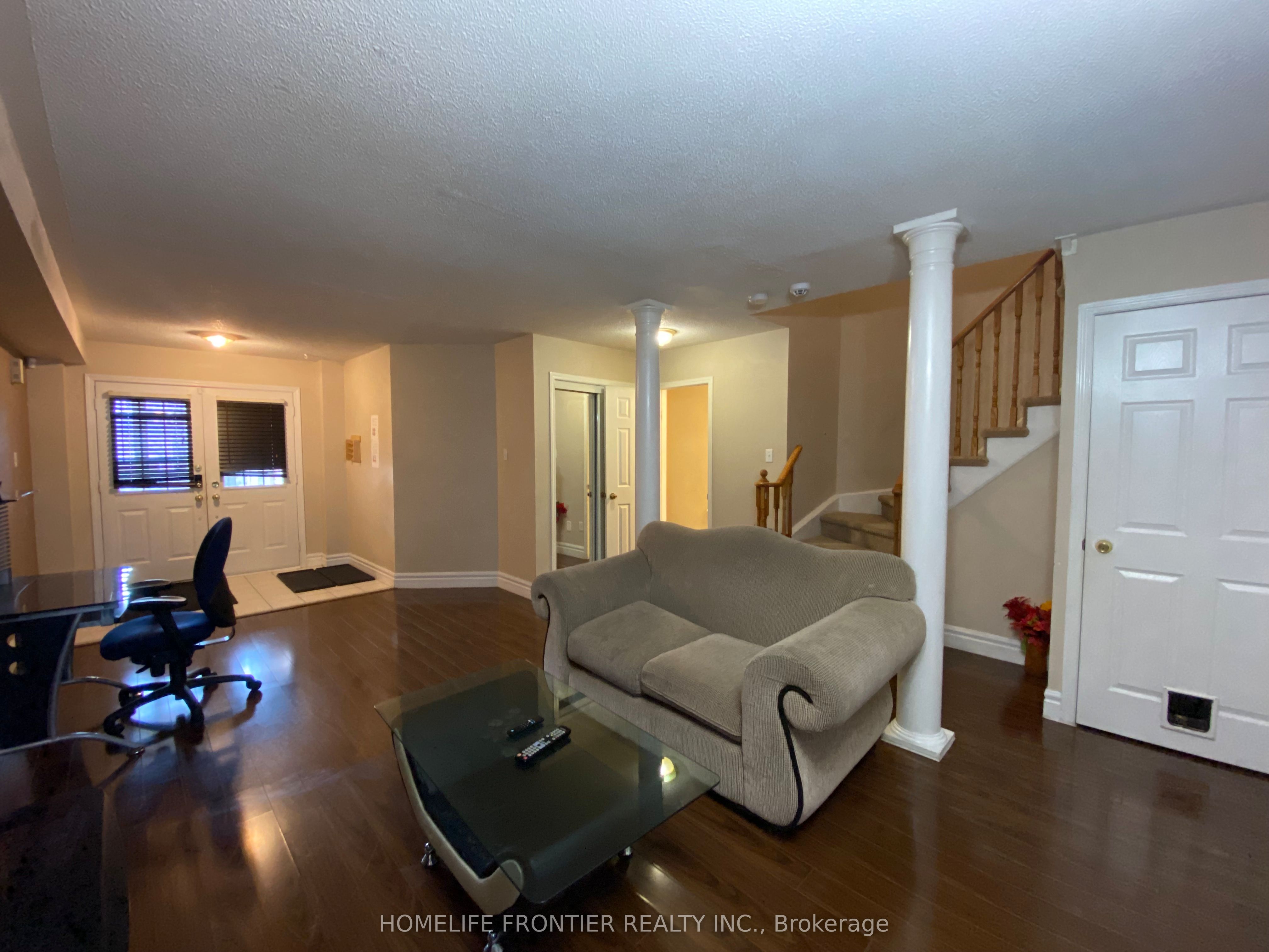40 Stirrup Court, Brampton, ON L6X 4Y1 photo 2