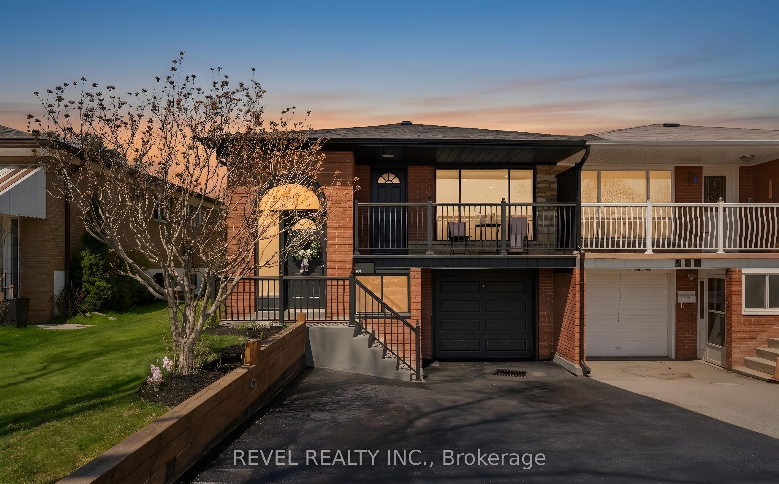 291 Thrace Avenue Upper, Mississauga, ON L5B 2B2