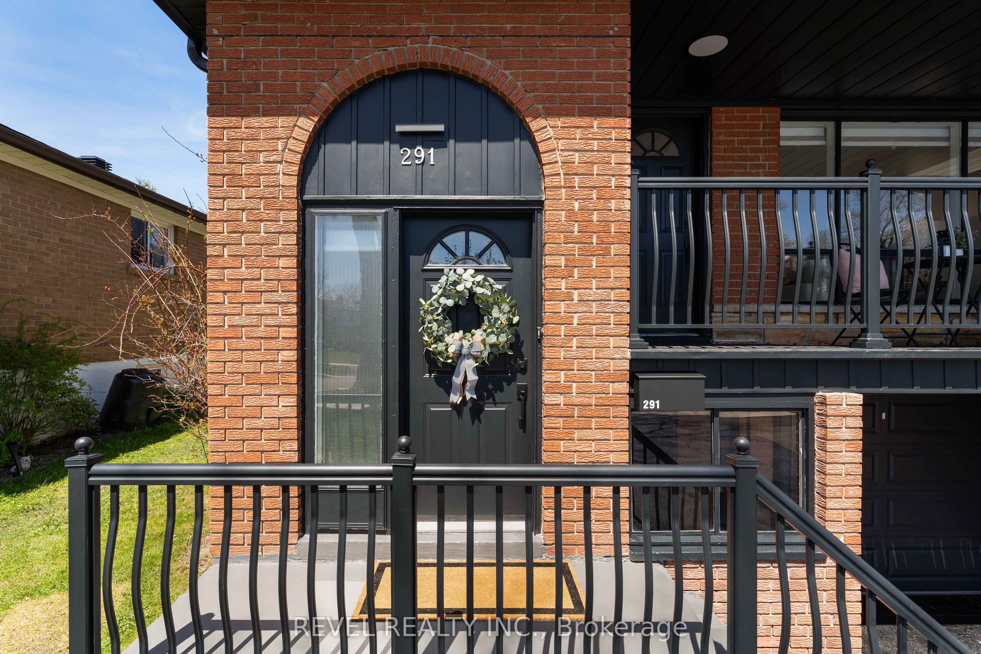 291 Thrace Avenue Upper, Mississauga, ON L5B 2B2 photo 2