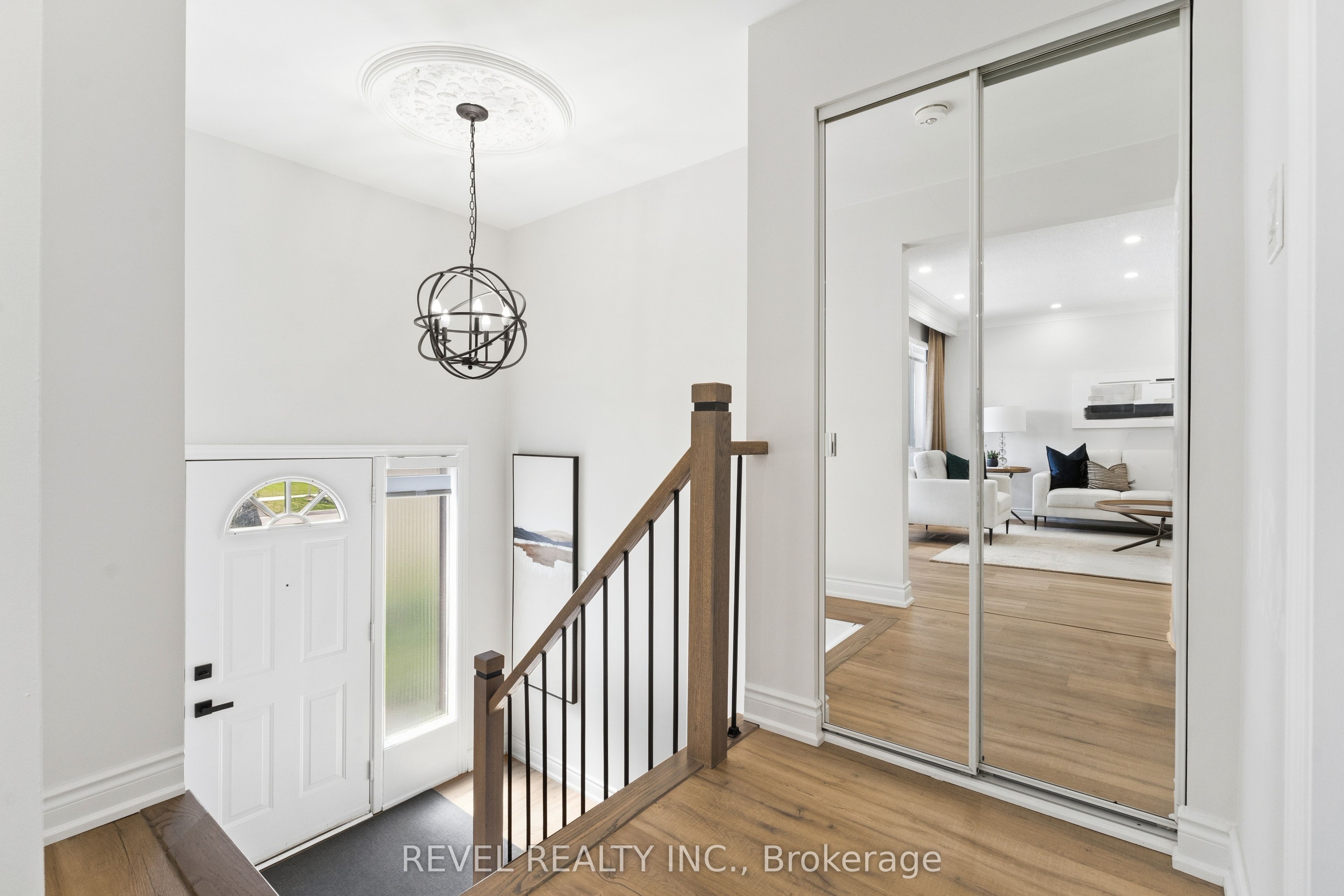 291 Thrace Avenue Upper, Mississauga, ON L5B 2B2 photo 4