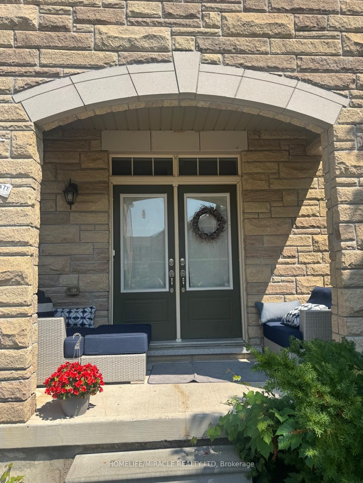 82 Aspen Hills Road, Brampton, ON L6Y 0H8 photo 2