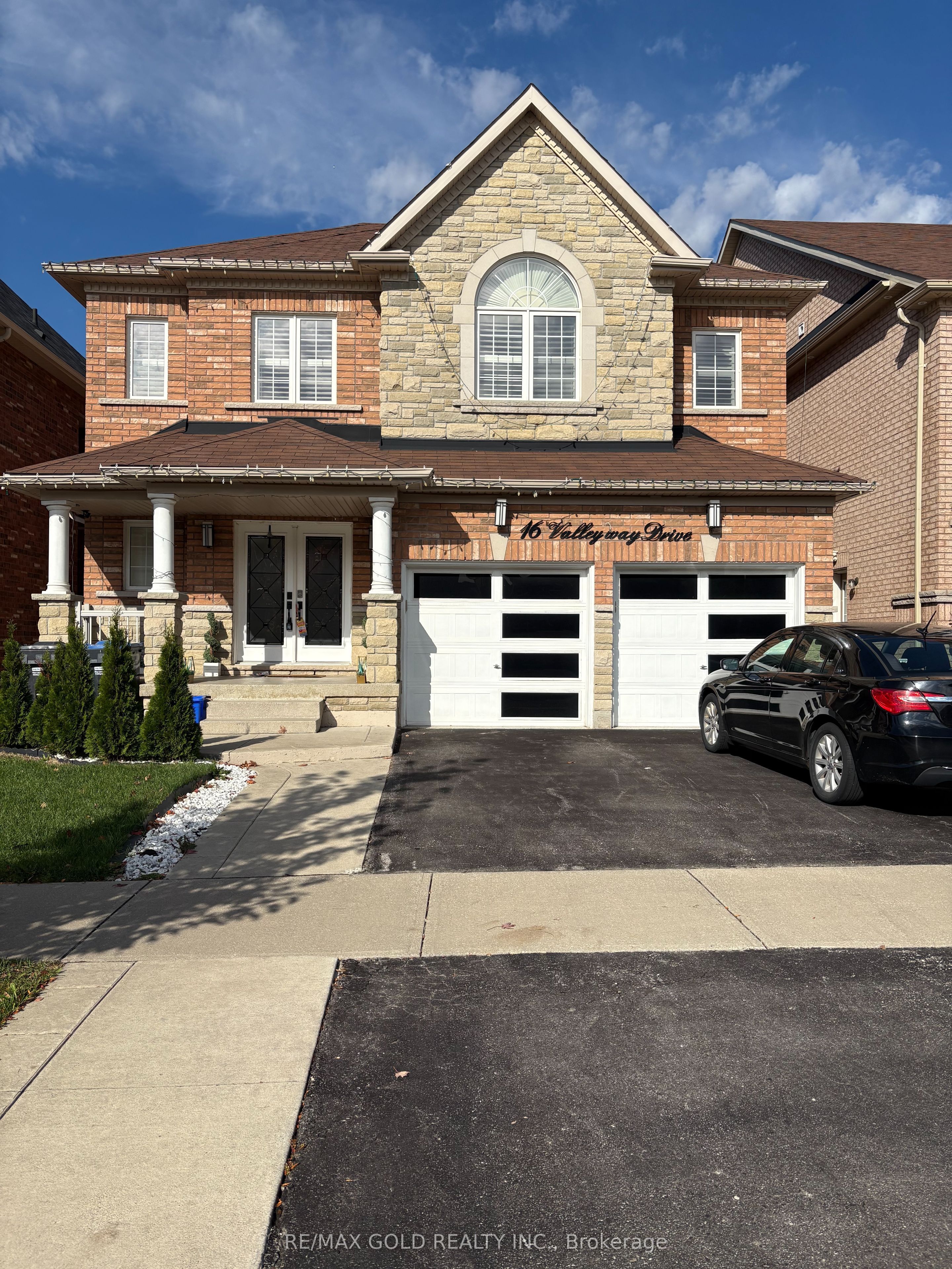 16 Valleyway Drive, Brampton, ON L6X 5G3 photo 2