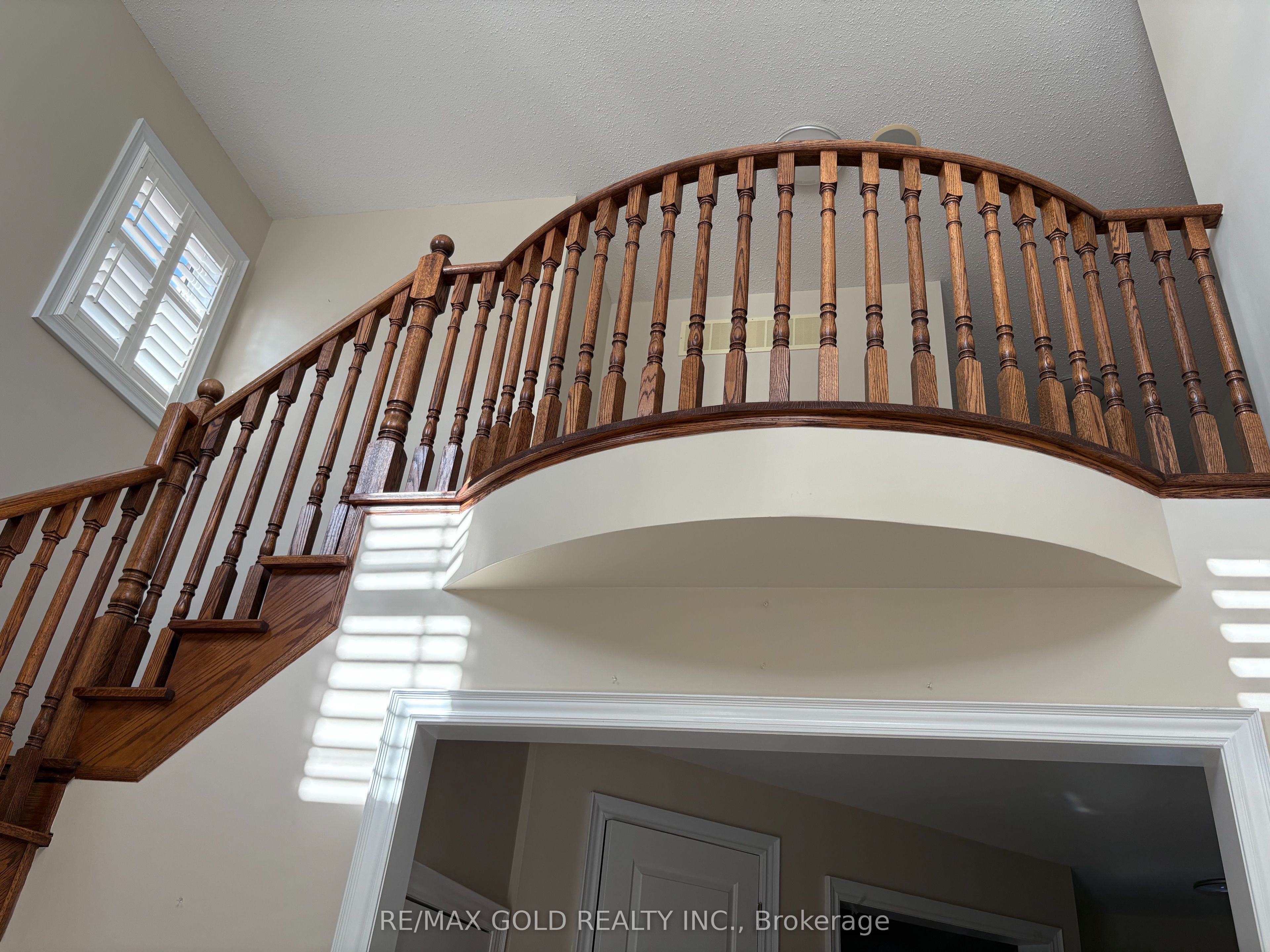 16 Valleyway Drive, Brampton, ON L6X 5G3 photo 4