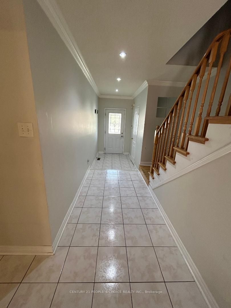 52 Treasure Drive, Brampton, ON L7A 3L1 photo 2