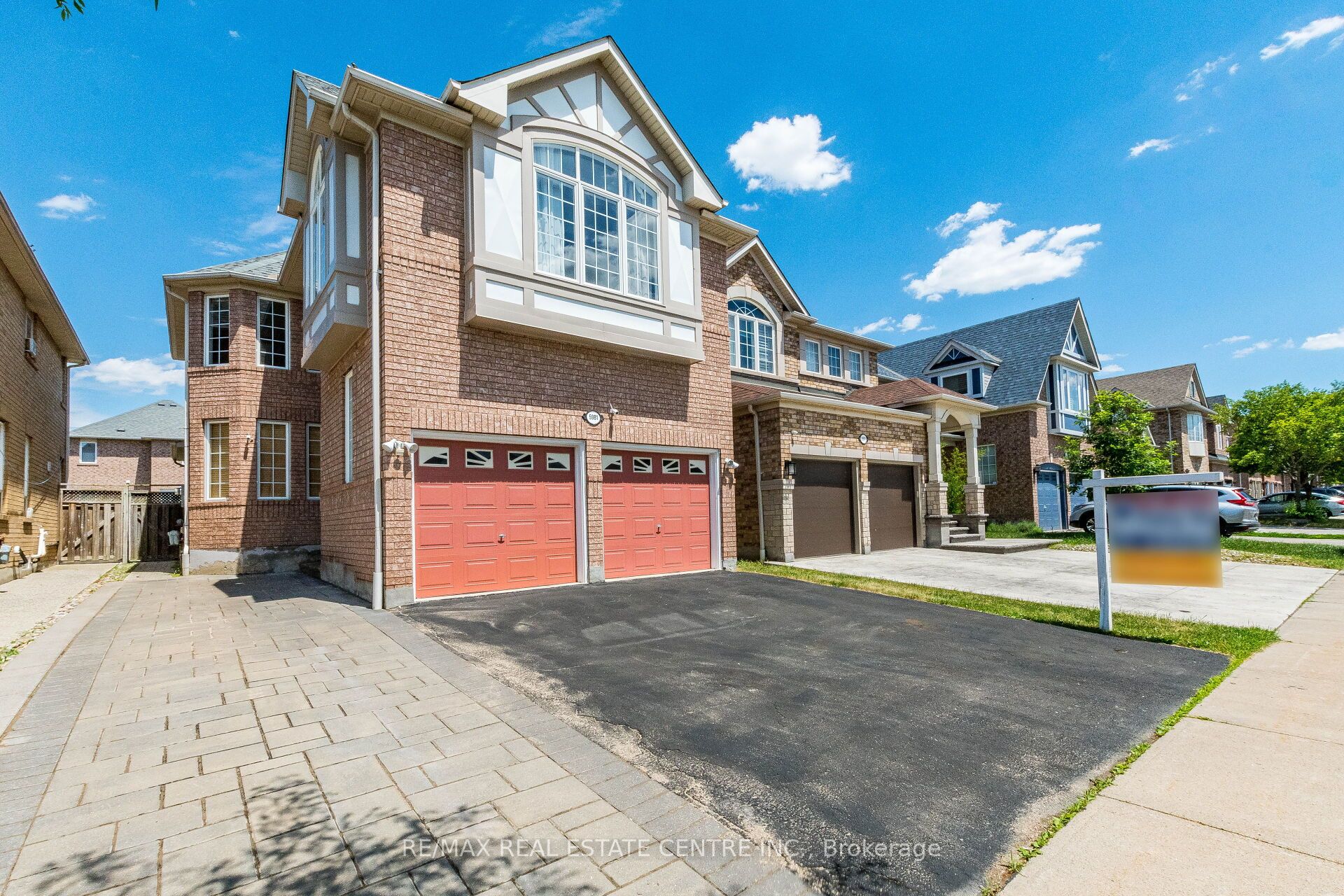 5981 Couples Street, Mississauga, ON L5V 2Z5 photo 2