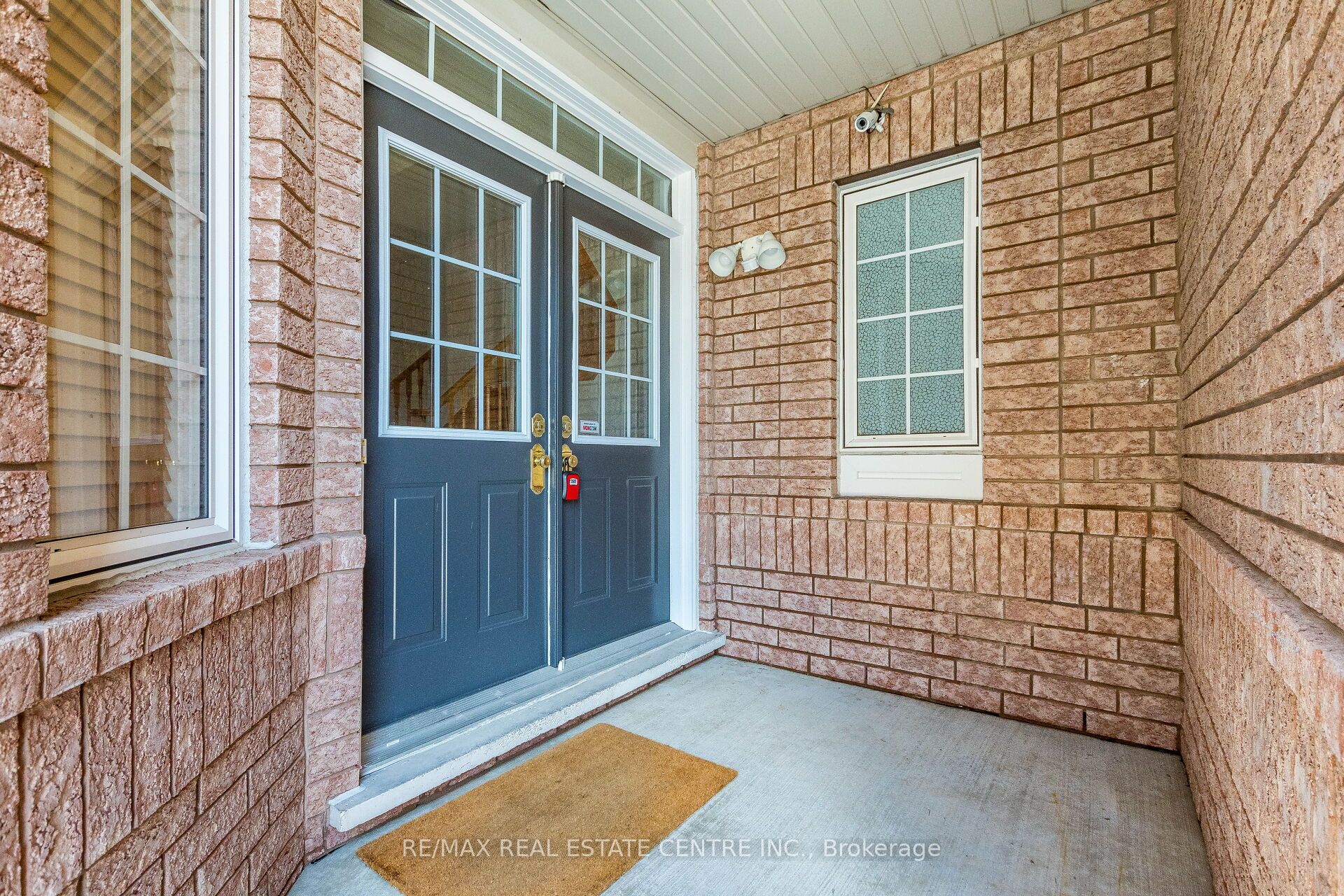 5981 Couples Street, Mississauga, ON L5V 2Z5 photo 3