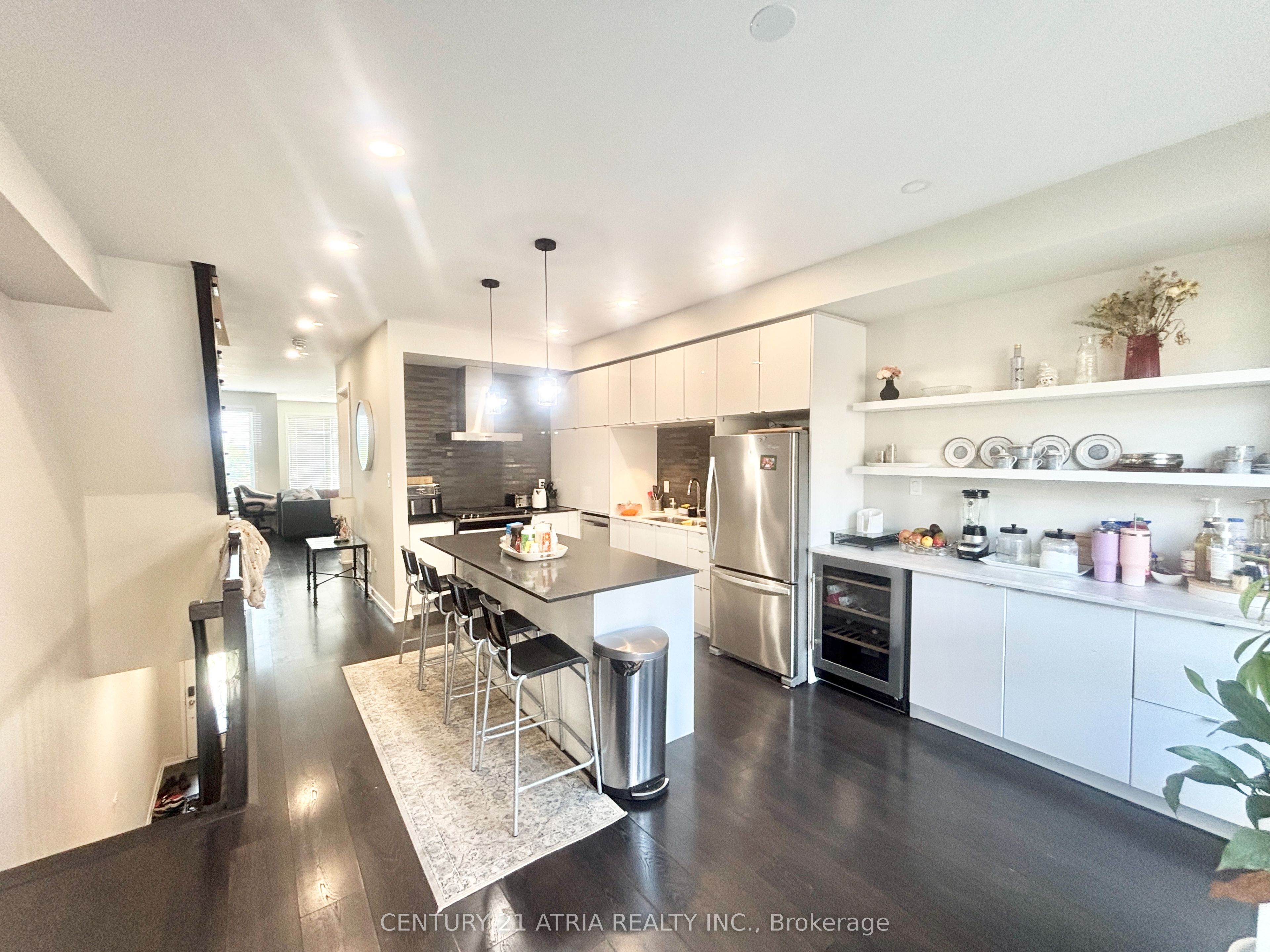 193 Sabina Drive, Oakville, ON L6H 0L4