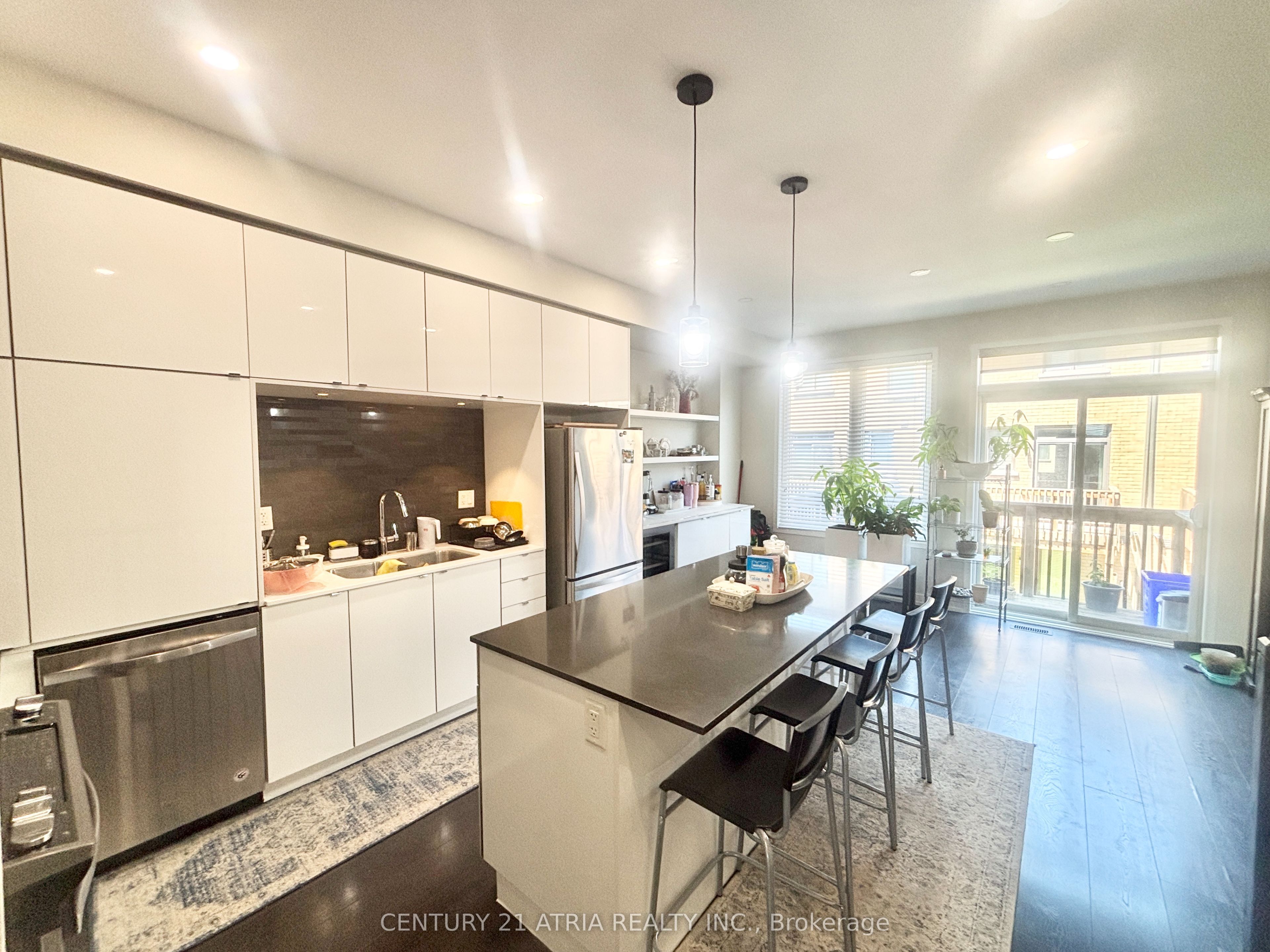 193 Sabina Drive, Oakville, ON L6H 0L4 photo 2