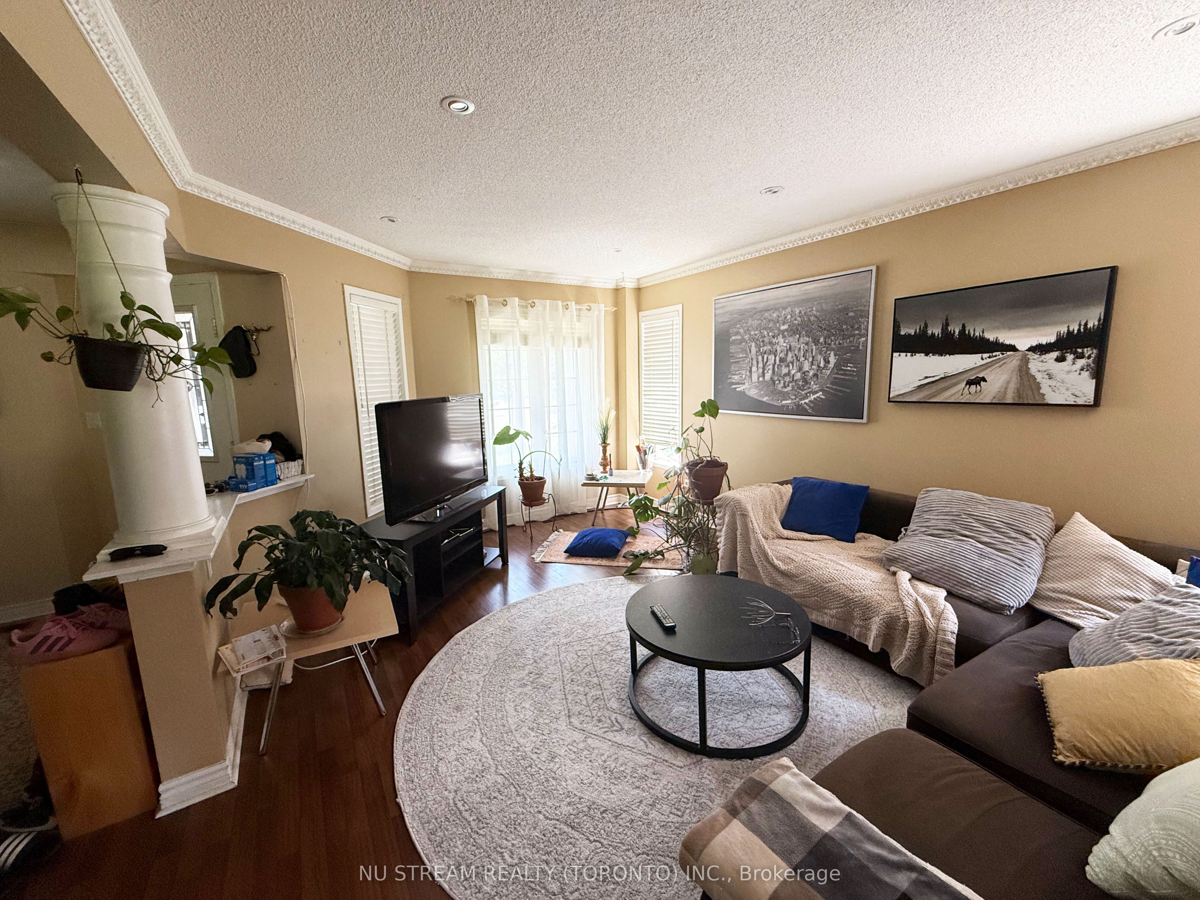 1081 Blueheron Boulevard, Mississauga, ON L5V 2J7 photo 4