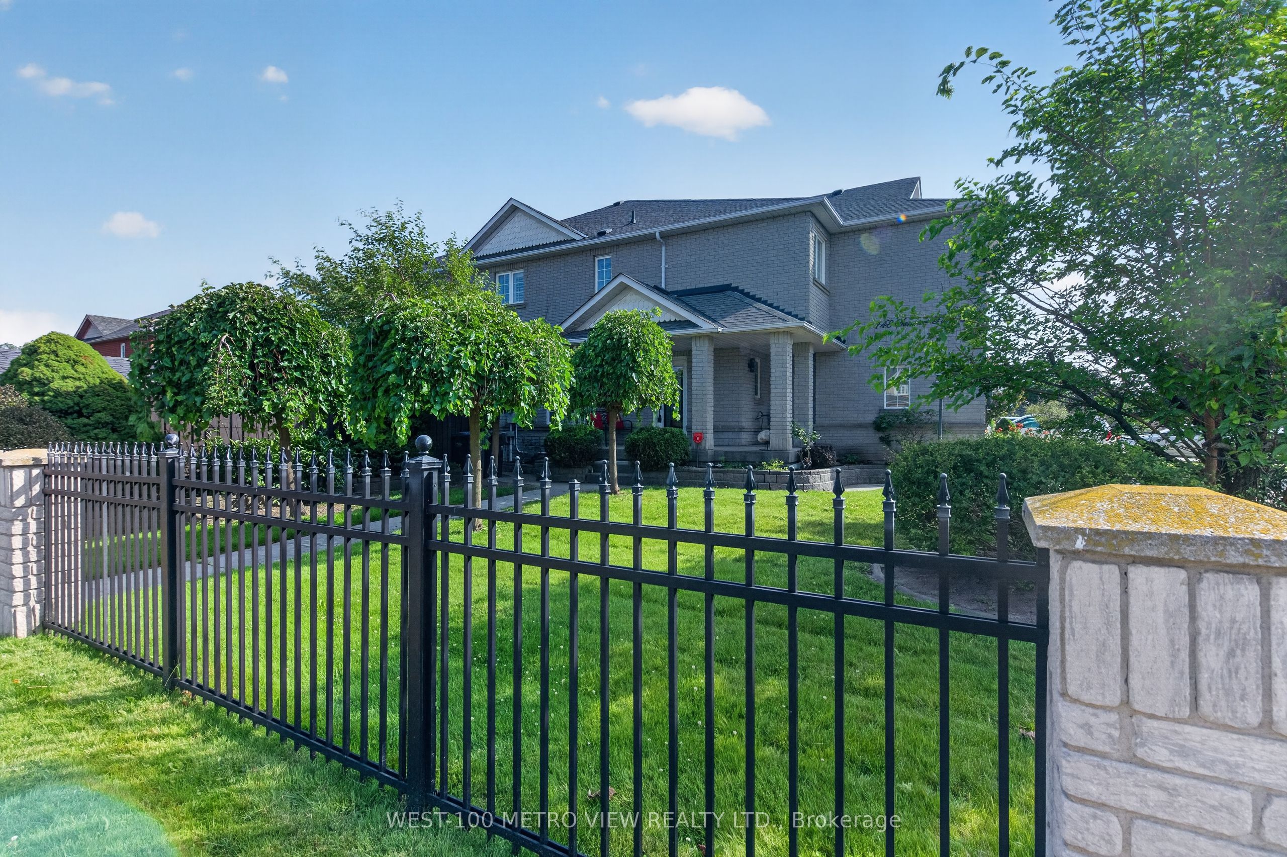 748 Summer Park Crescent, Mississauga, ON L5B 4E2 photo 2