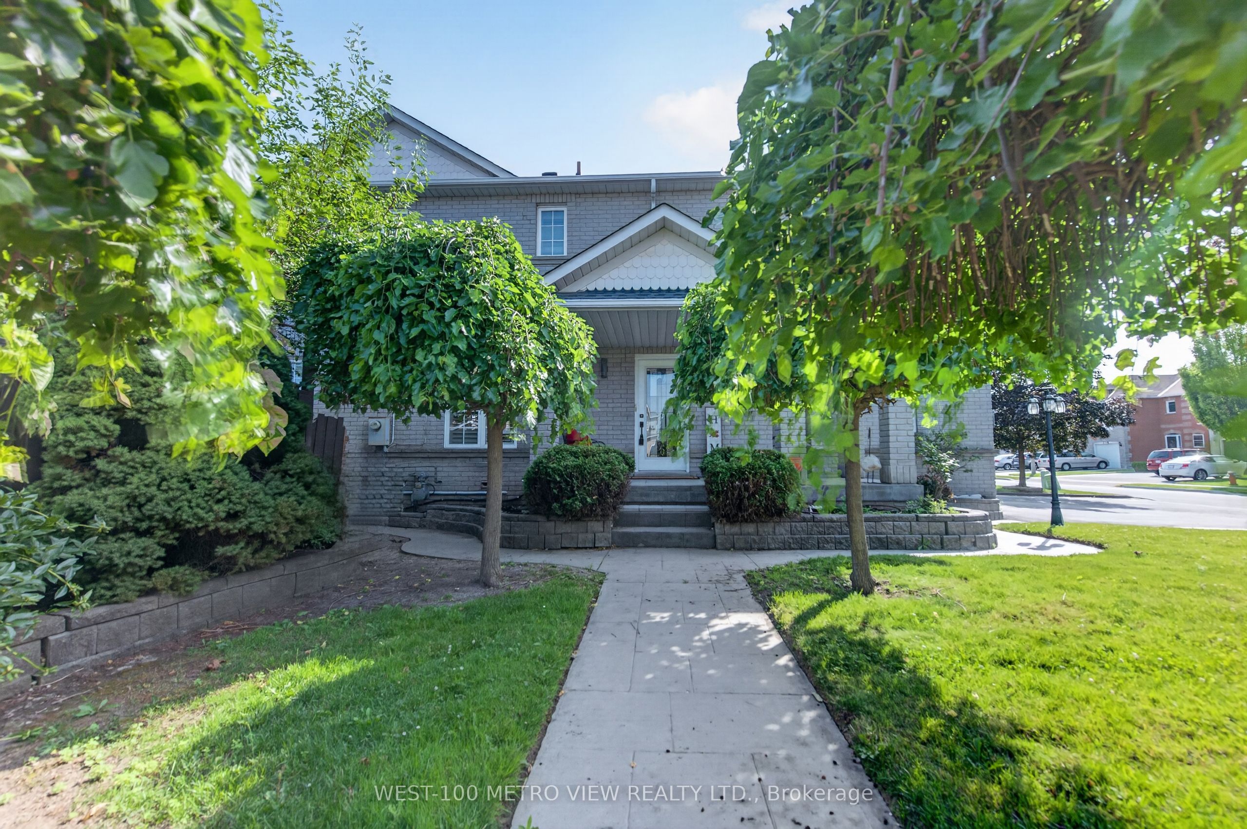 748 Summer Park Crescent, Mississauga, ON L5B 4E2 photo 3