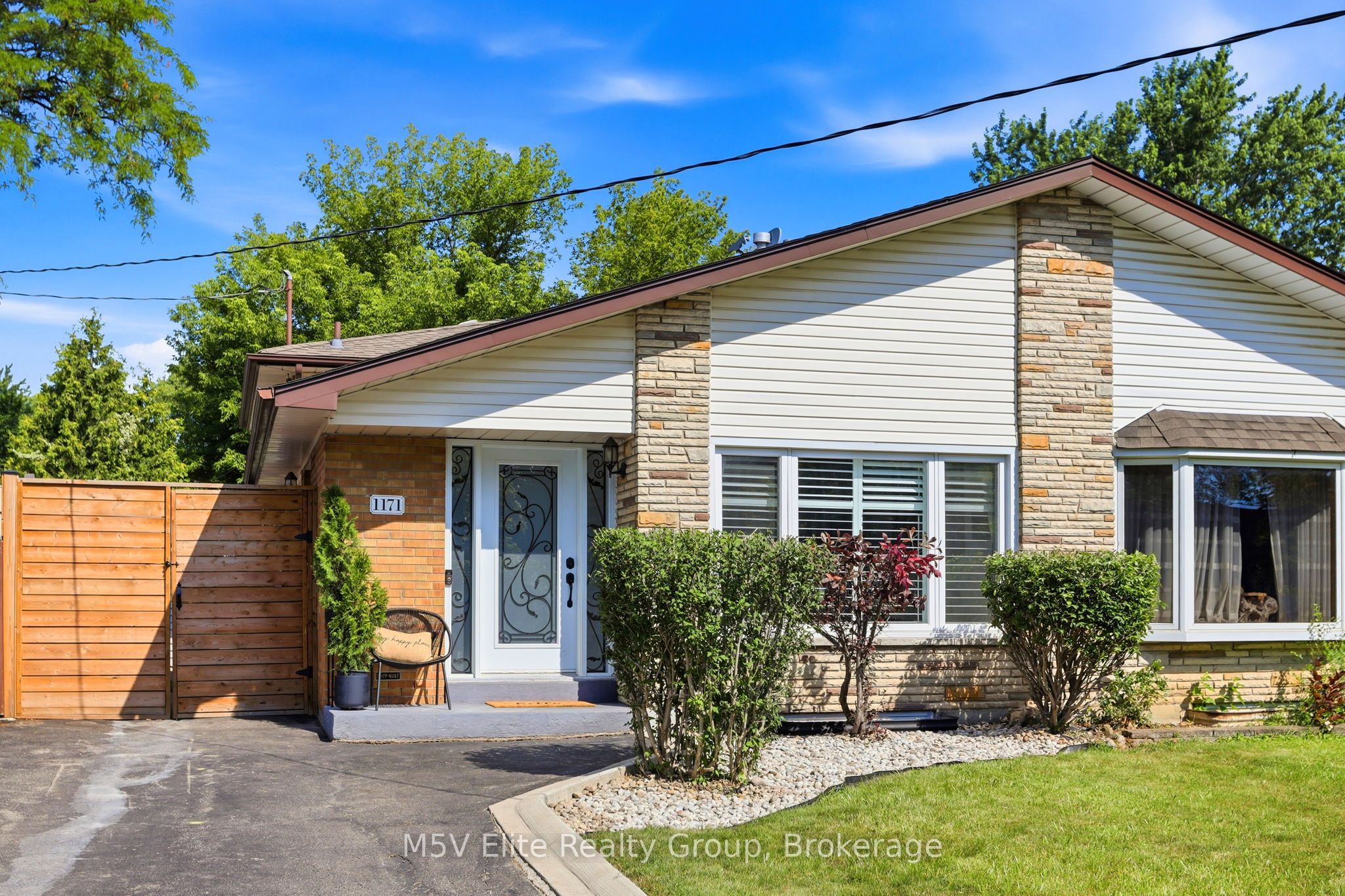 1171 Gripsholm Road, Mississauga, ON L4Y 2G8