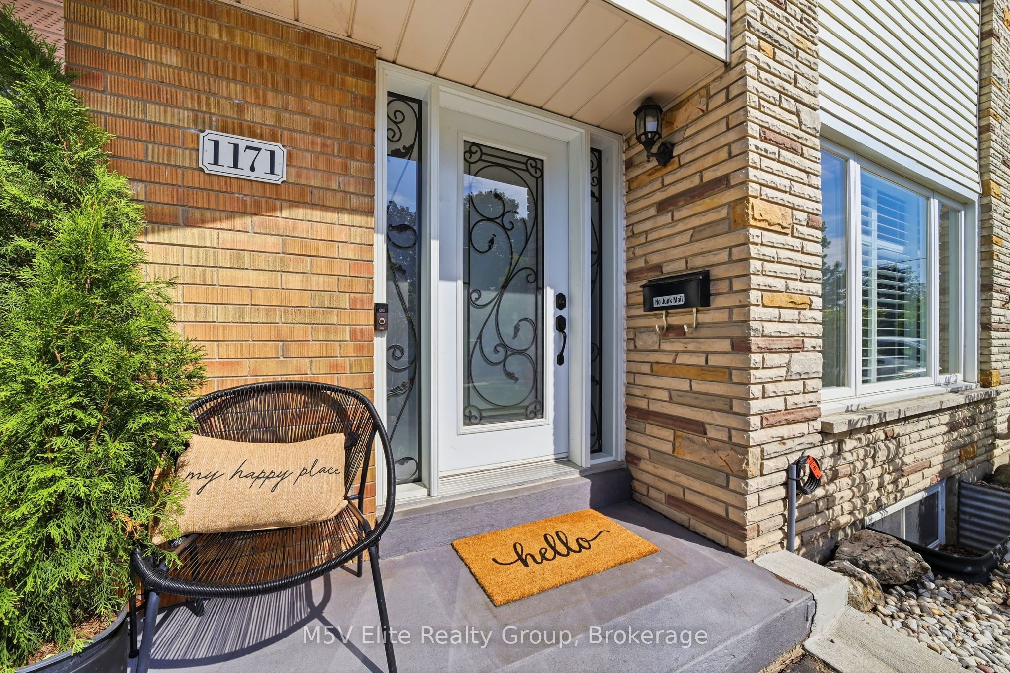 1171 Gripsholm Road, Mississauga, ON L4Y 2G8 photo 2