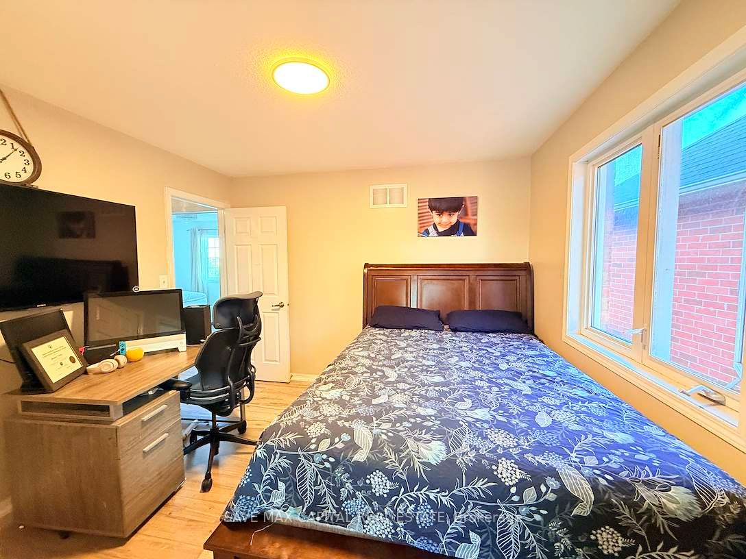 15 Apple Valley Way, Brampton, ON L6P 3R3