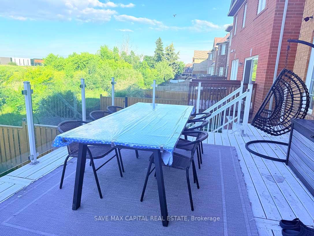 15 Apple Valley Way, Brampton, ON L6P 3R3 photo 5