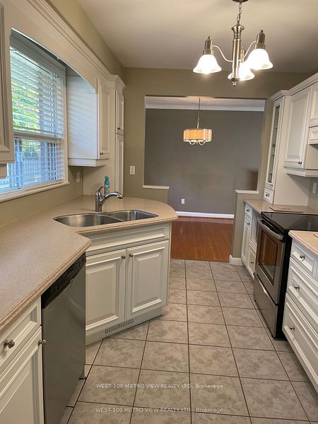 48 North Forster Park Drive, Oakville, ON L6K 1Z3 photo 4