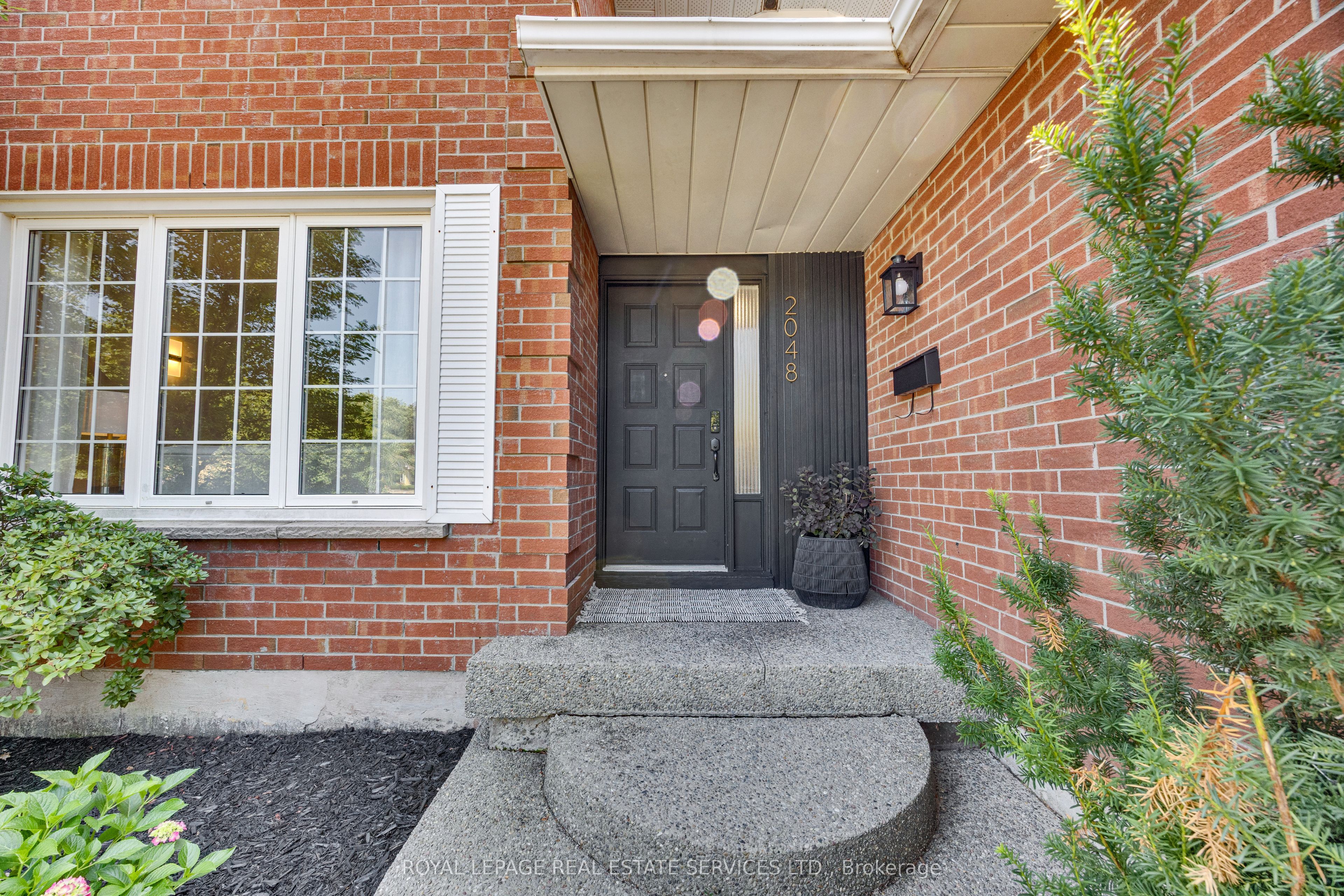 2048 Sixth Line, Oakville, ON L6H 3N2 photo 4