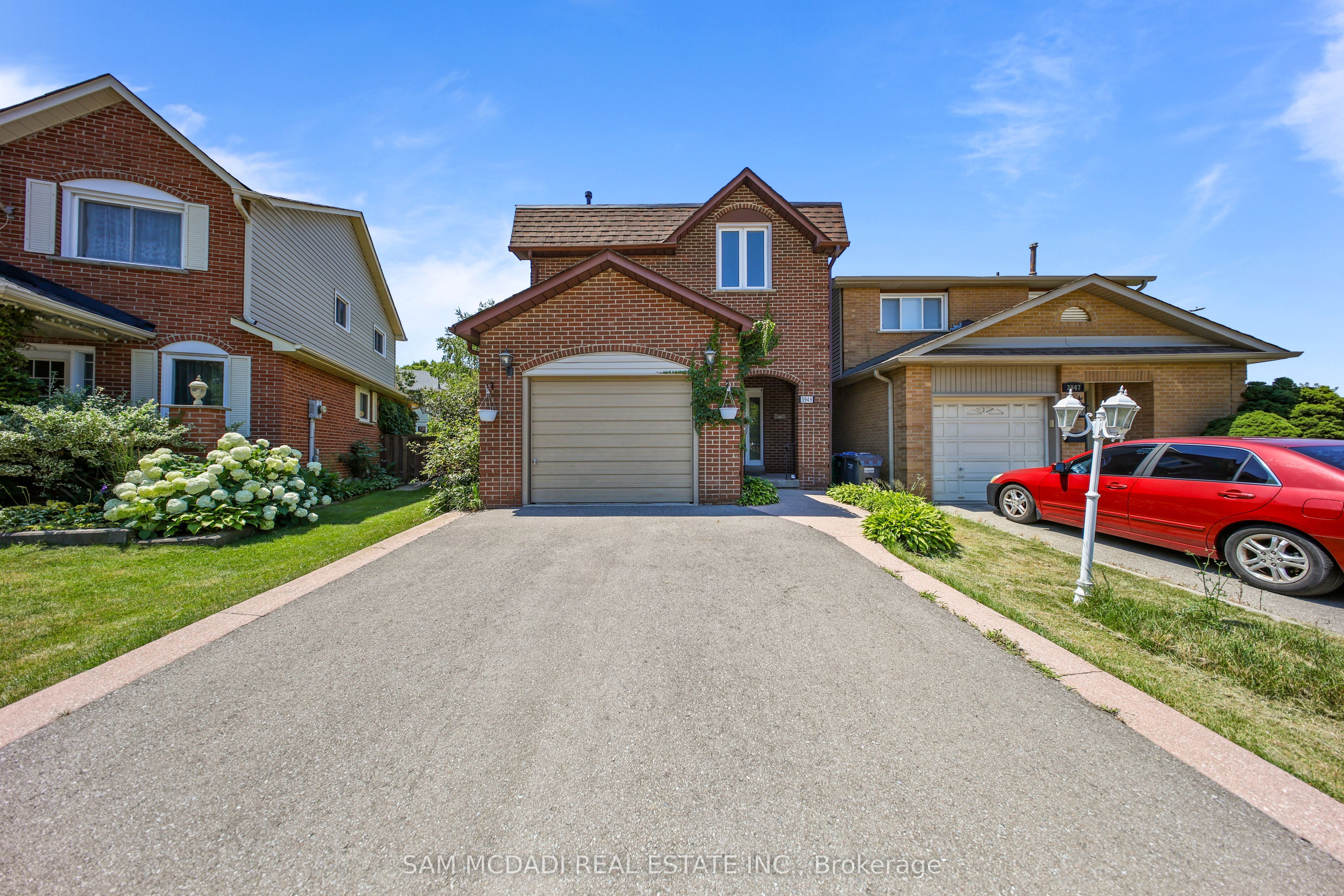 3949 Teakwood Drive, Mississauga, ON L5C 3L2