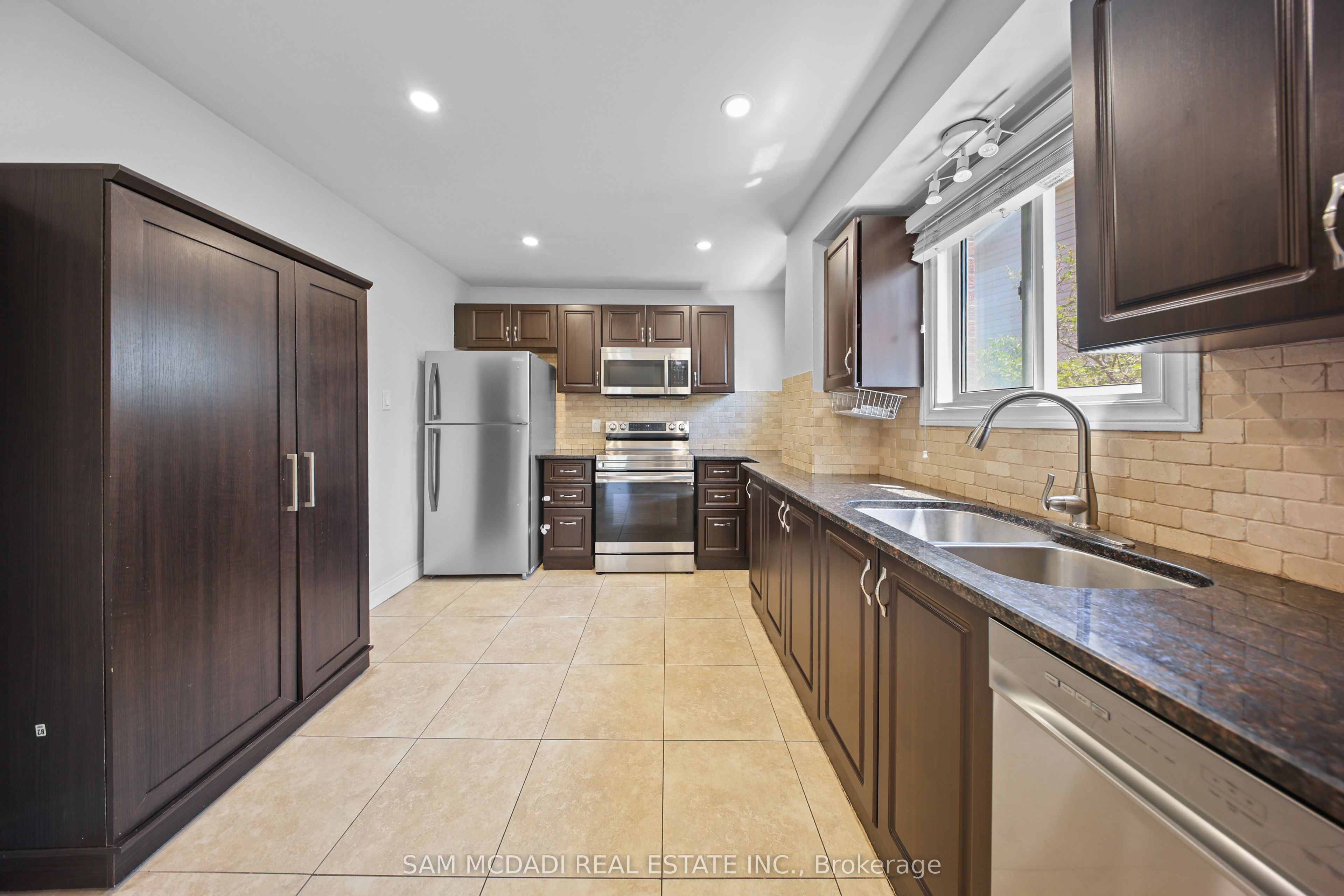 3949 Teakwood Drive, Mississauga, ON L5C 3L2 photo 5
