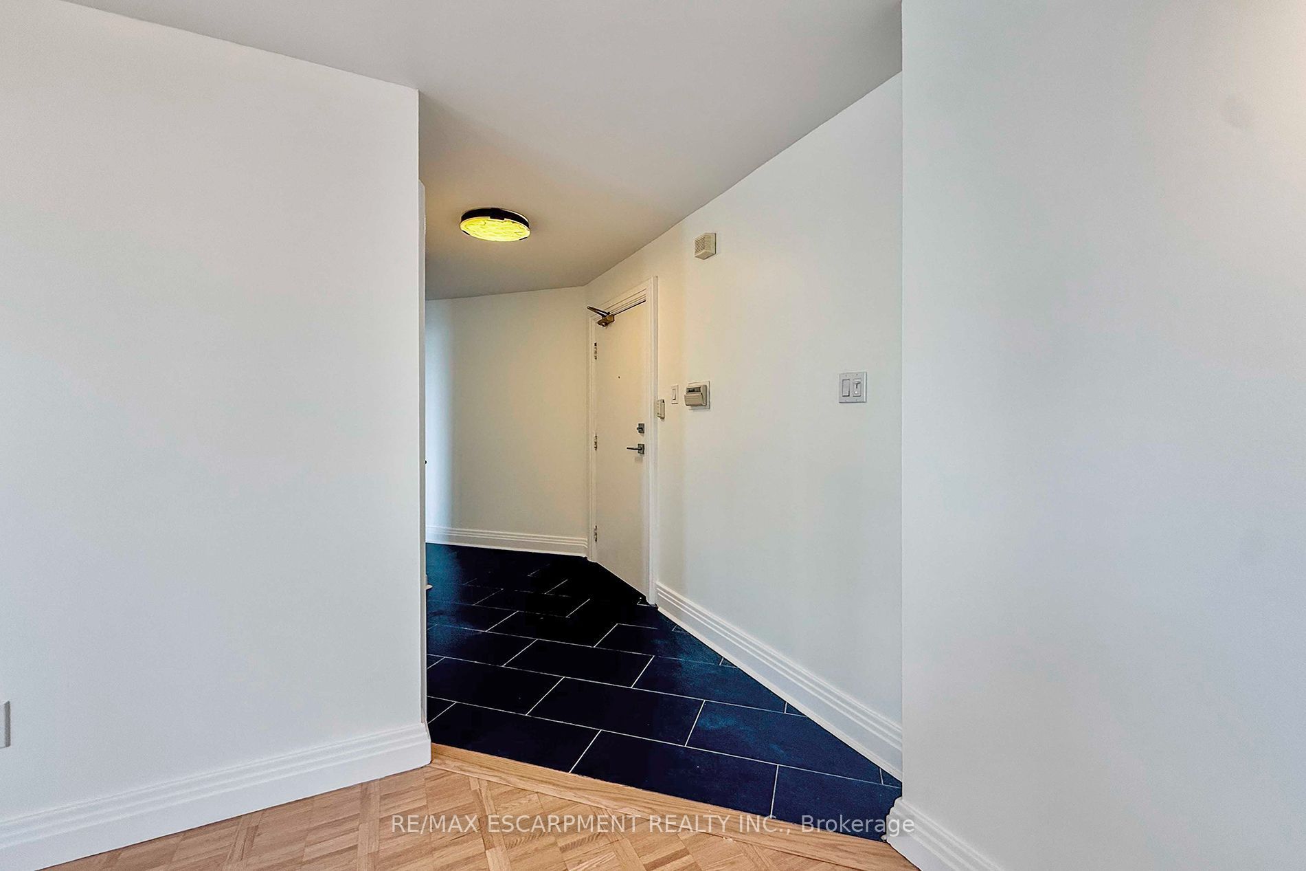3650 Kaneff Crescent 2804, Mississauga, ON L5A 4A1 photo 3