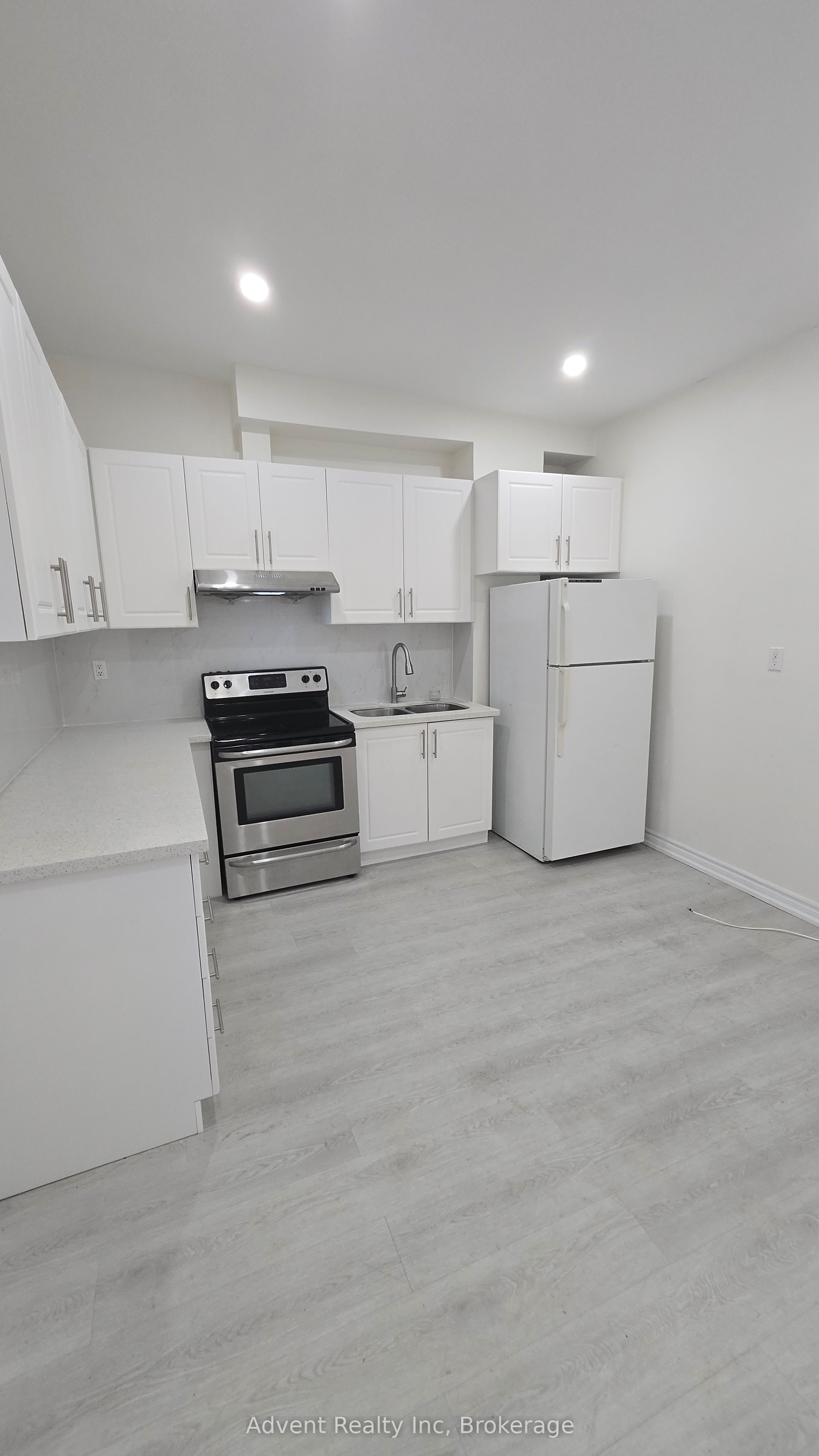 1454 Queen Street W 2nd Floor, Toronto, ON M6K 1M2 photo 2