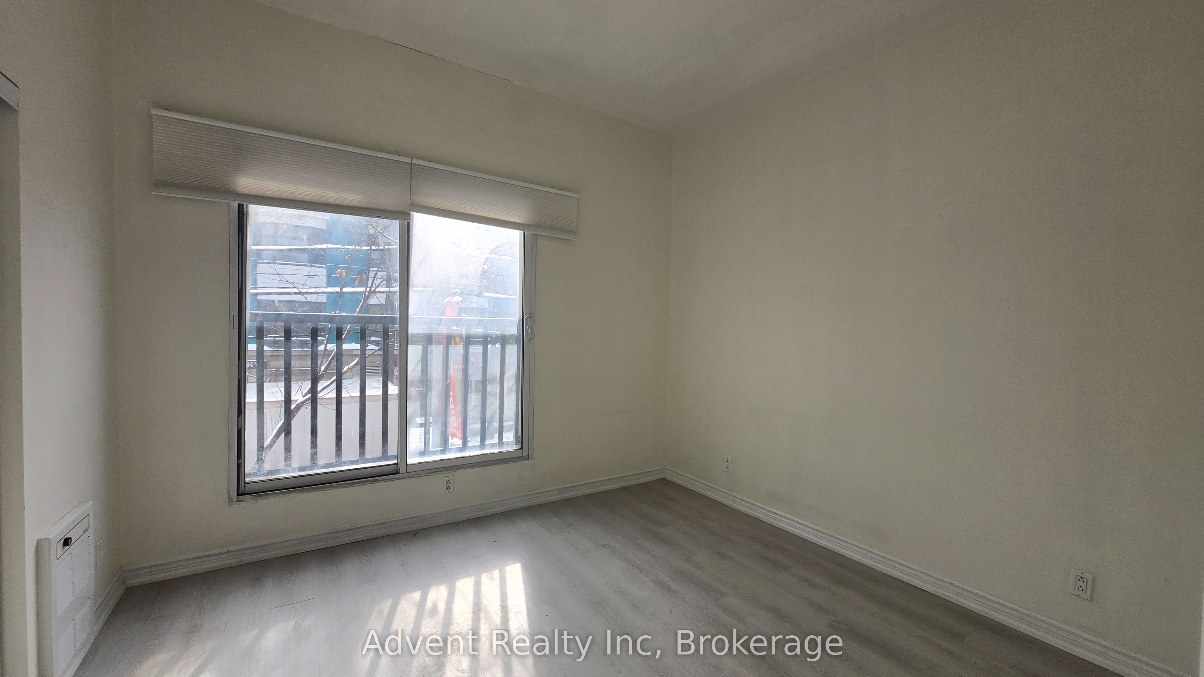 1454 Queen Street W 2nd Floor, Toronto, ON M6K 1M2 photo 4