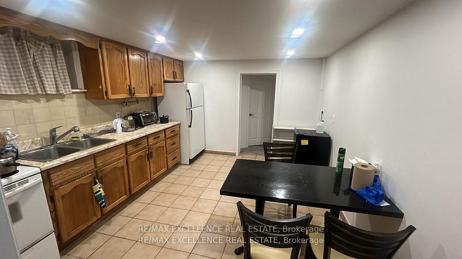25 Garratt (Room) Boulevard, Toronto, ON M3K 1S8 photo 2