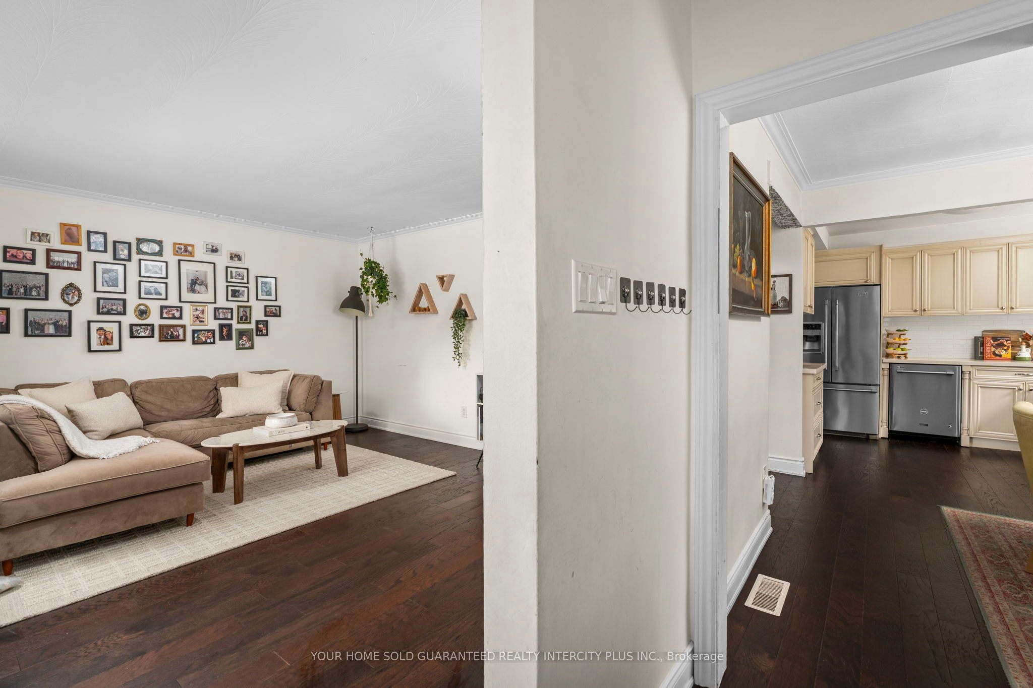 30 Garside Crescent, Toronto, ON M6M 2Z6 photo 5